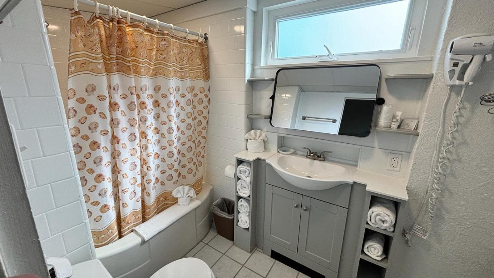 Standard Double Room (2 Adults + 2 Children)