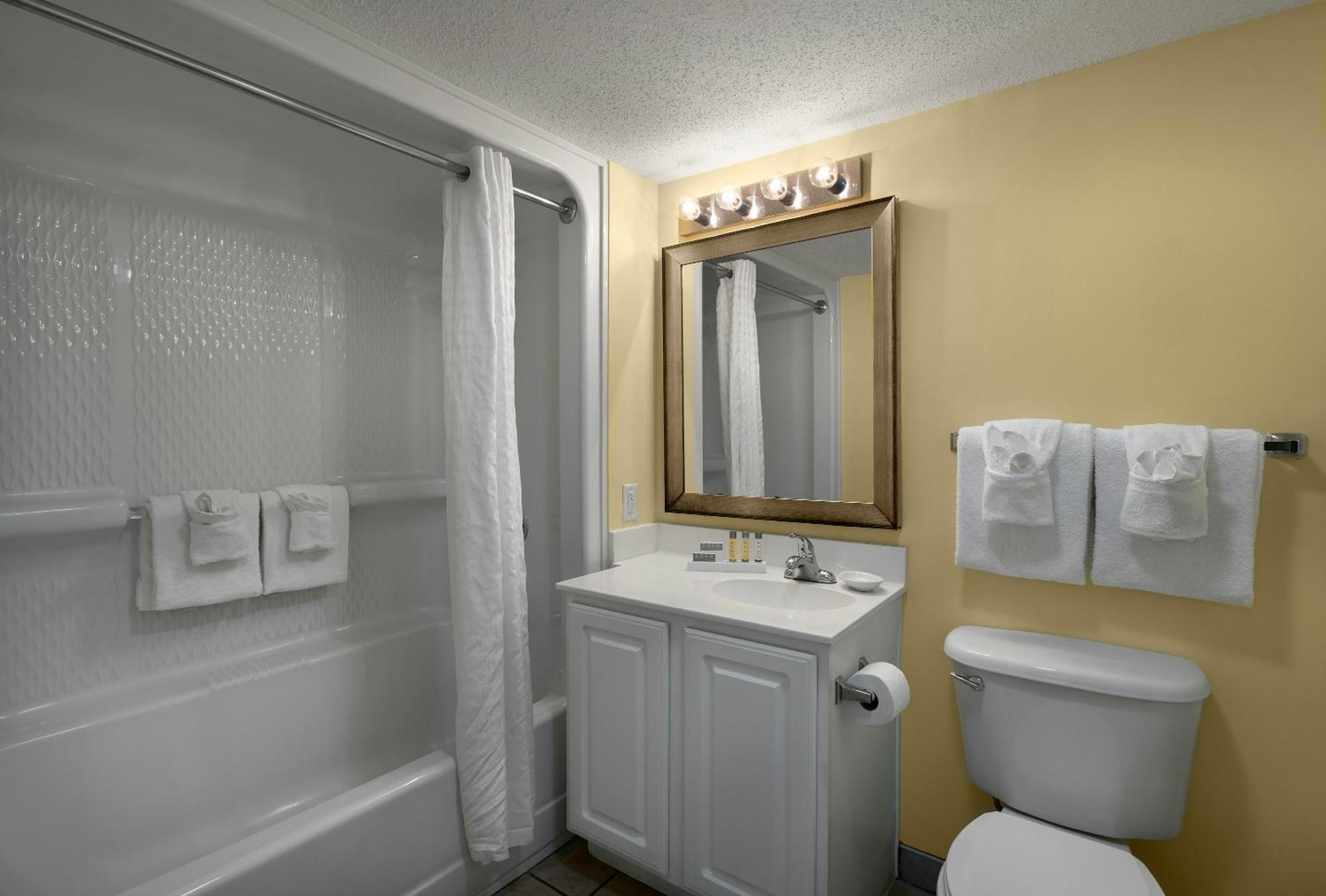 Oceanfront One Bedroom Suite,214487399:JPEG