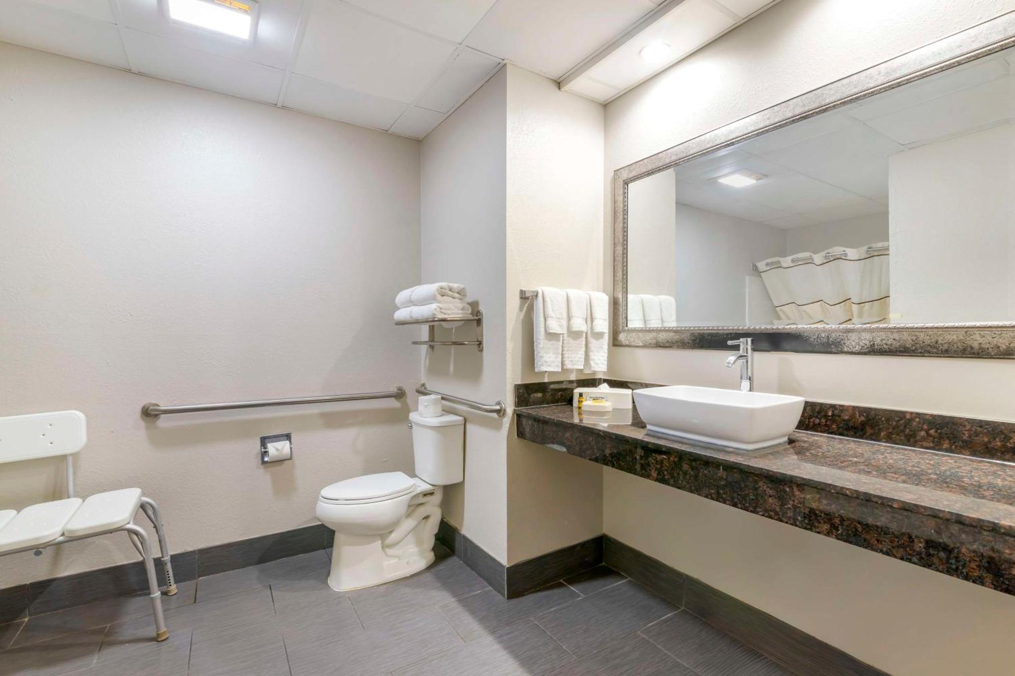Queen Suite with Two Queen Beds and Bathtub - Disability Access/Non-Smoking