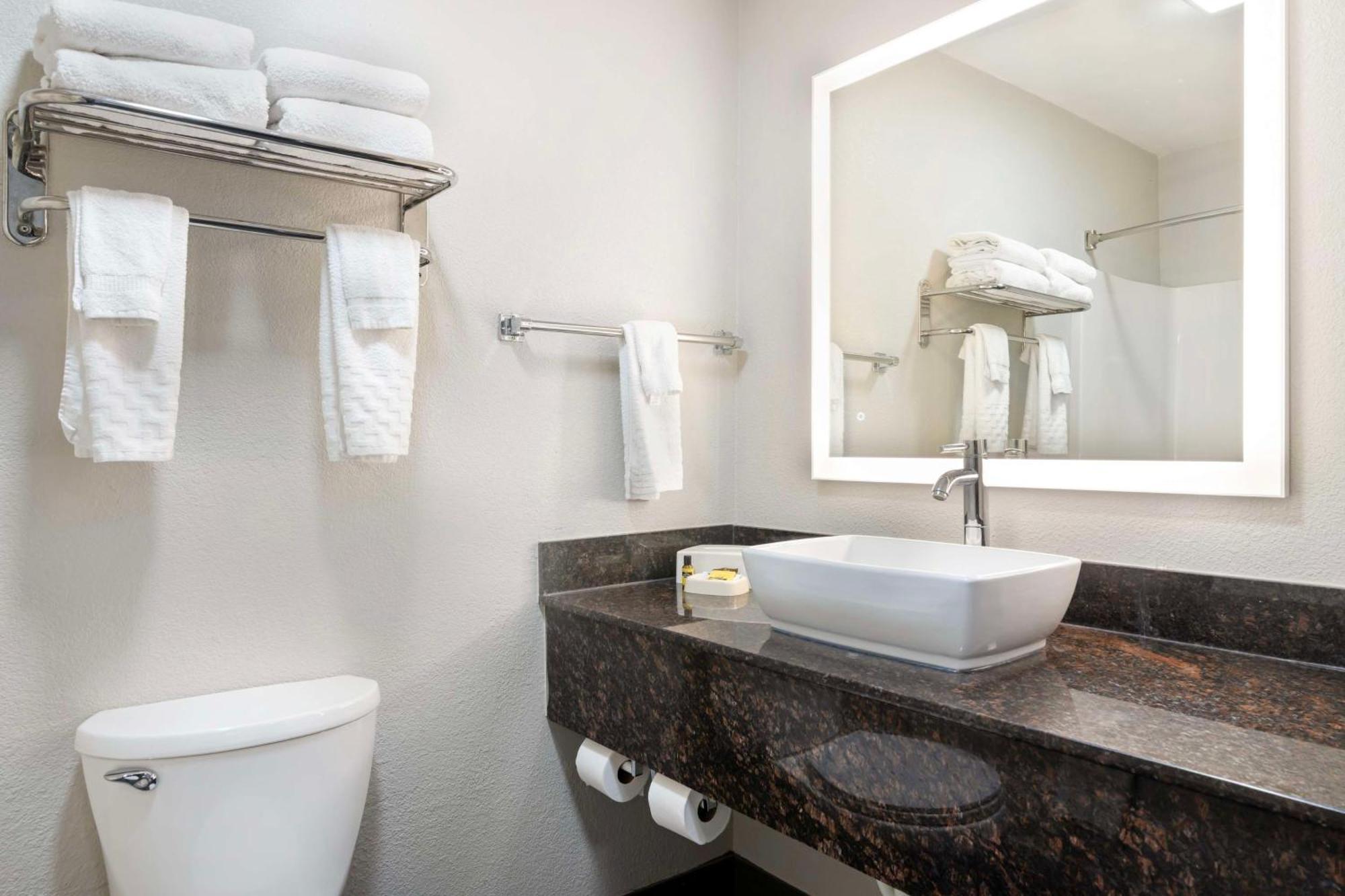 Business Queen Suite with Two Queen Beds - Non-Smoking