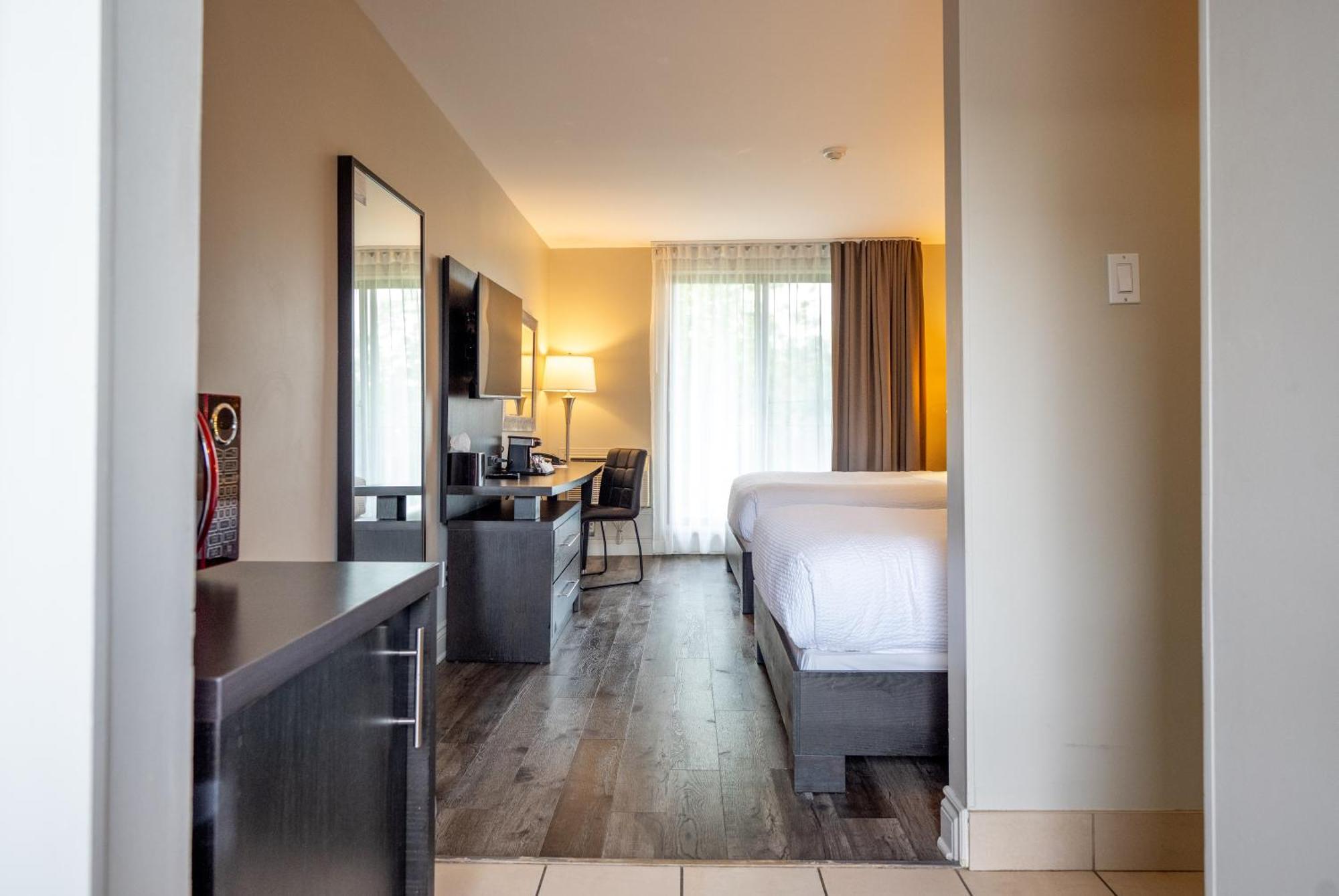2 Double Beds Water Front Non-Smoking,1602328040:JPEG