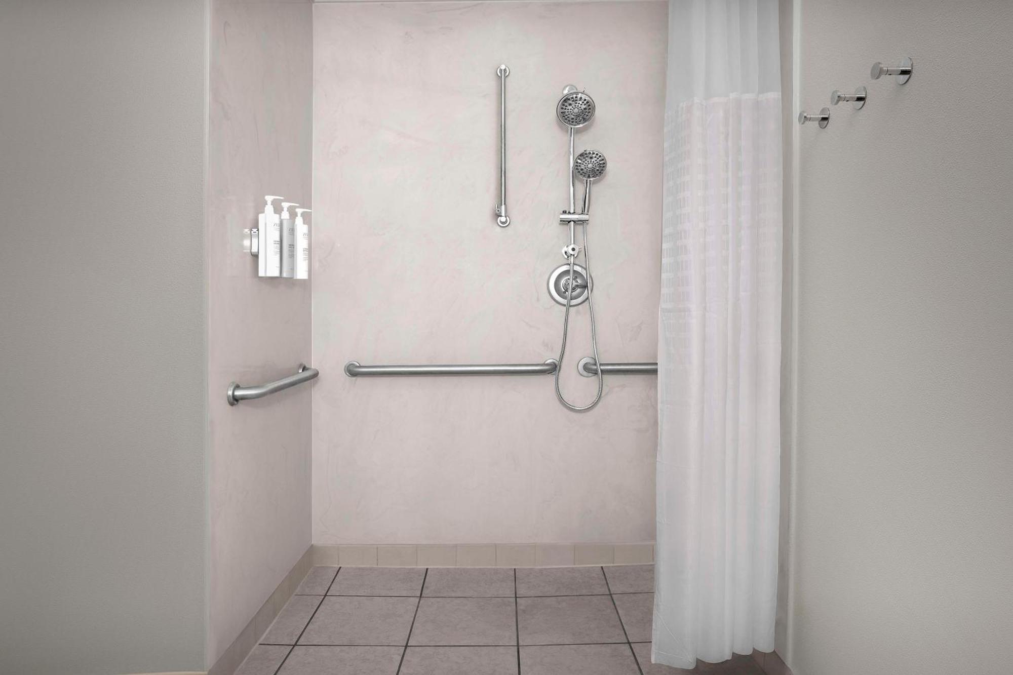 King Room with Roll-In Shower - Mobility Access