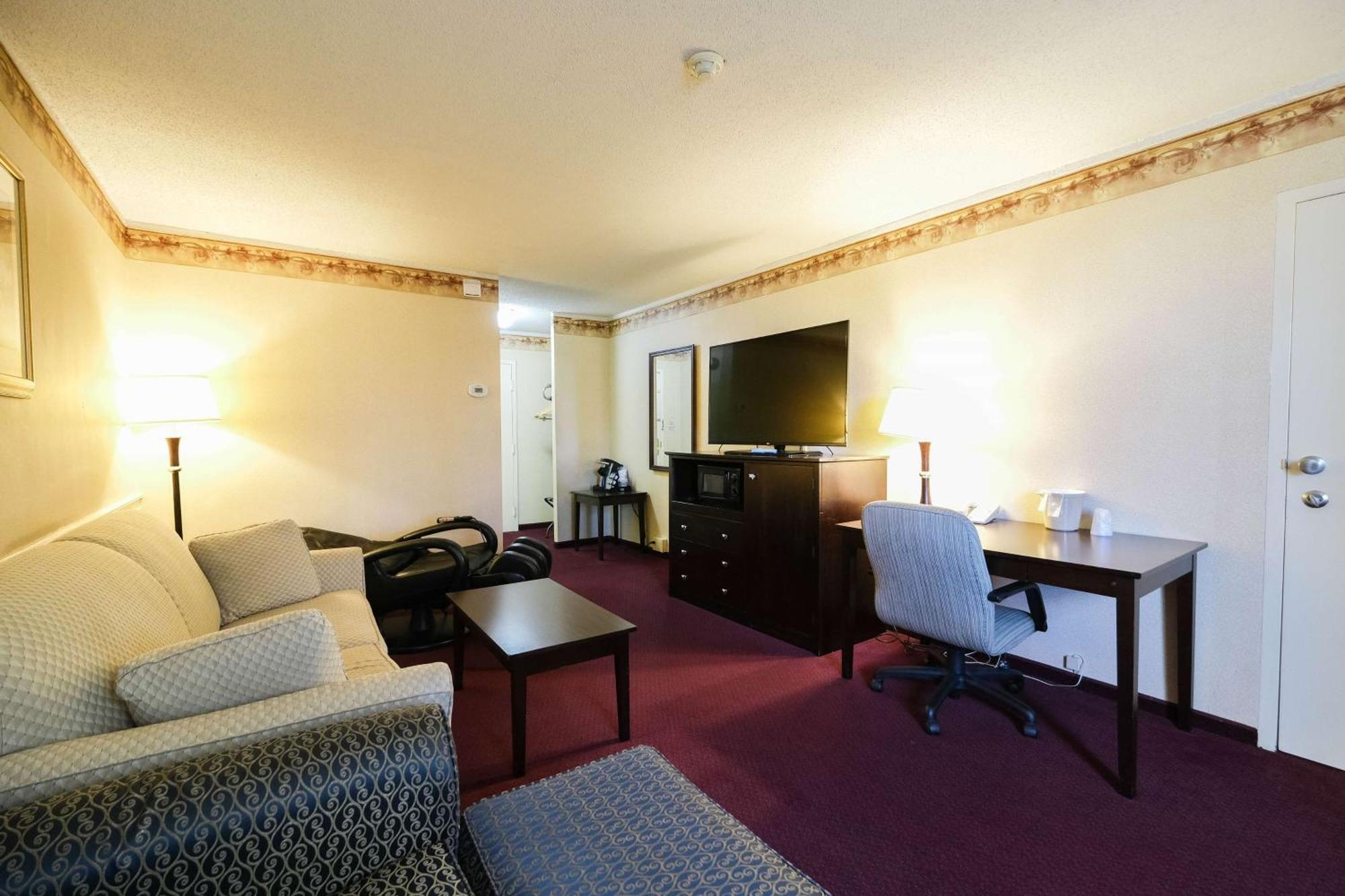 Deluxe King Suite