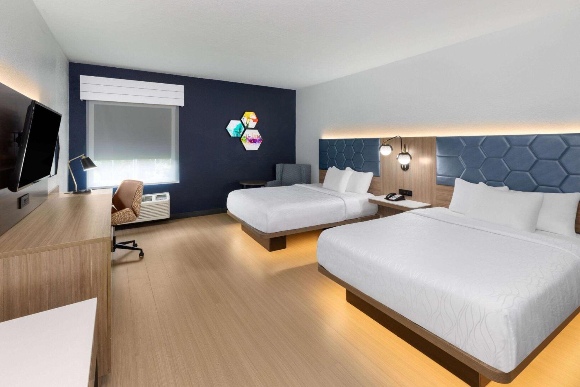 Queen Room Two Queen Beds Roll Shower Mobility or Hearing Accessible Non-Smoking,1714460393:JPEG