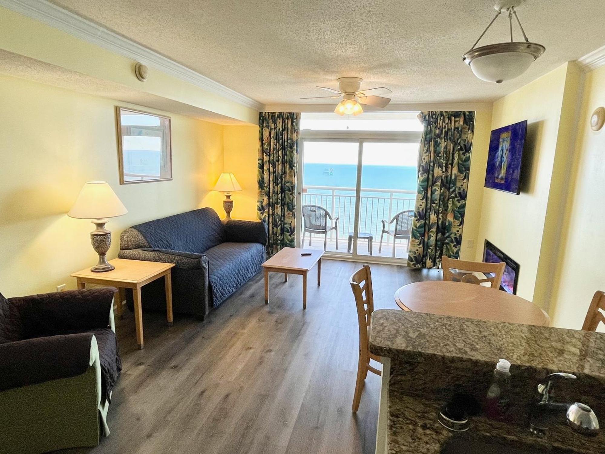 Deluxe One-Bedroom Apartment with Ocean View