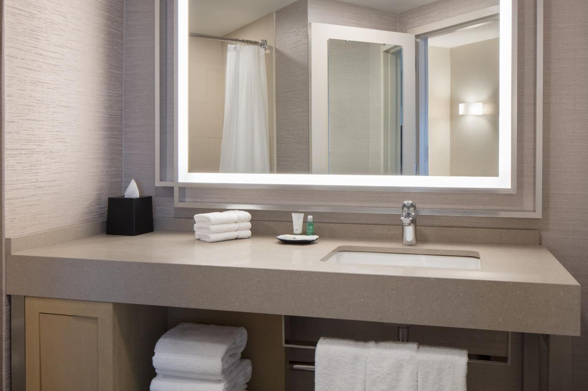 King Room,1618820902:JPEG