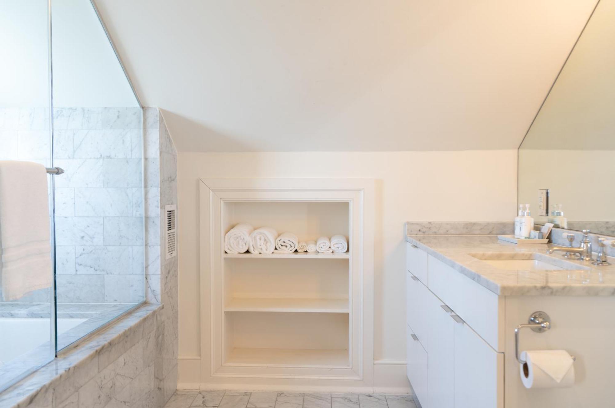 One Bedroom Executive Suite with Kitchen