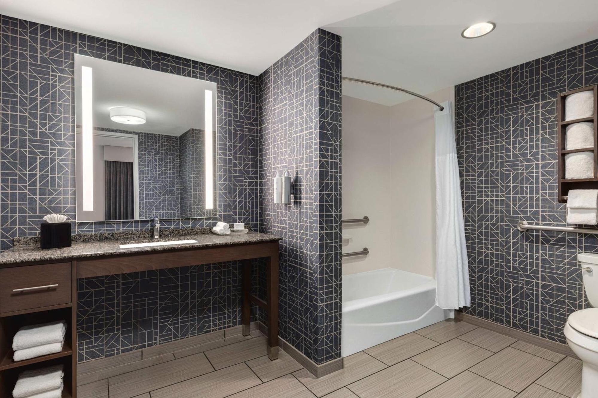 King Studio Suite - Mobility Access/Non-Smoking