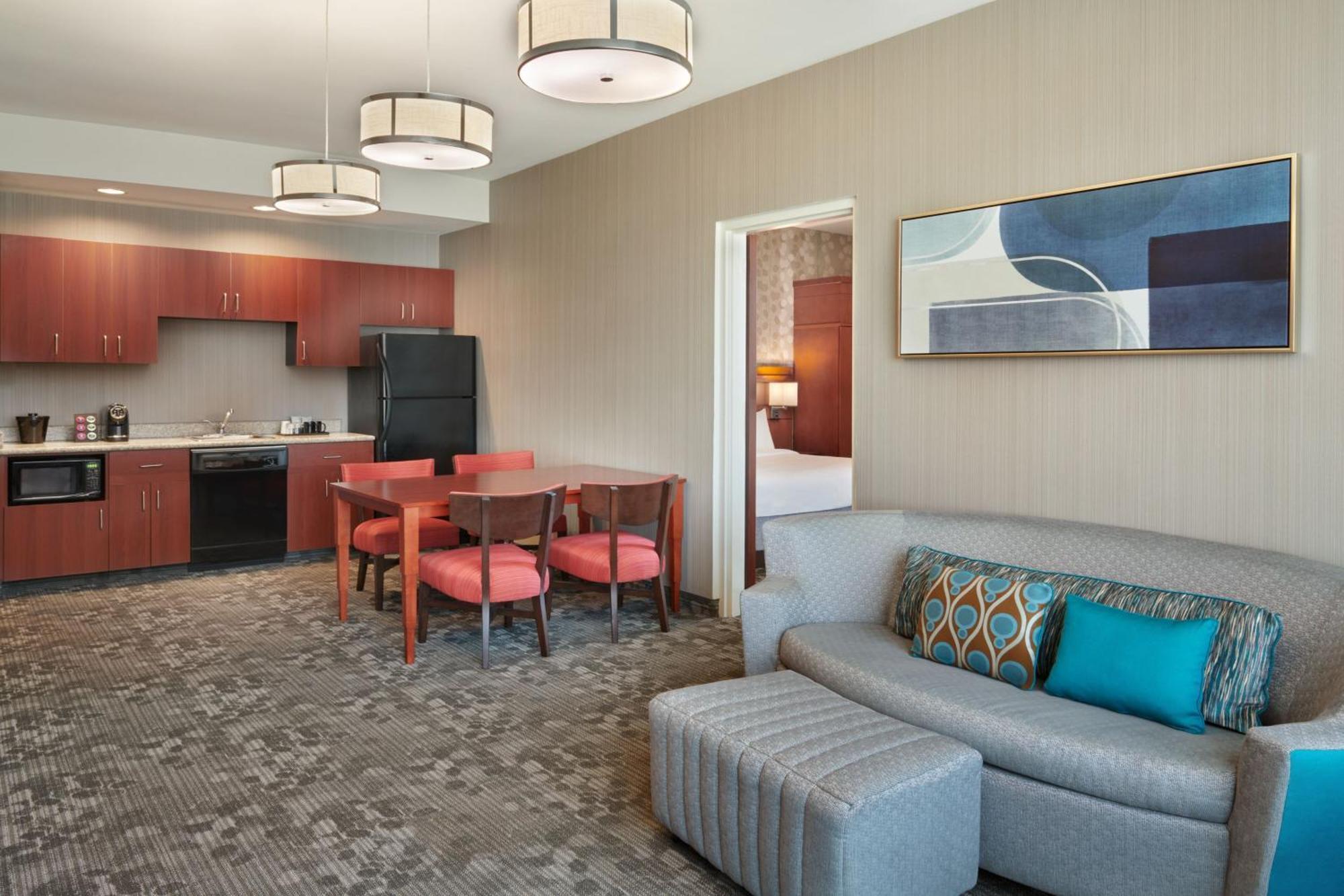 One-Bedroom Corner Business Suite with City View