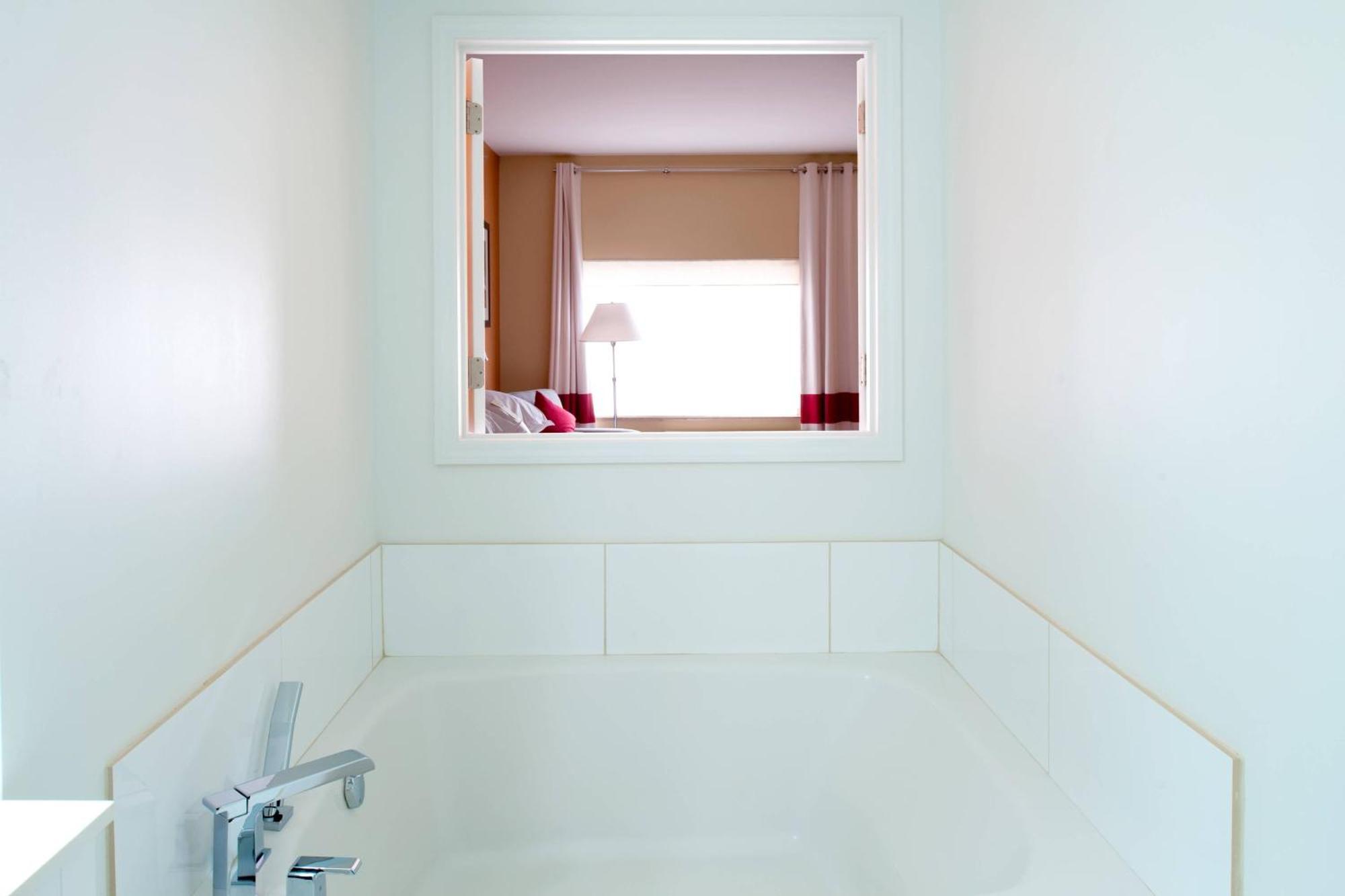 Larger Guest room, 1 King, Whirlpool