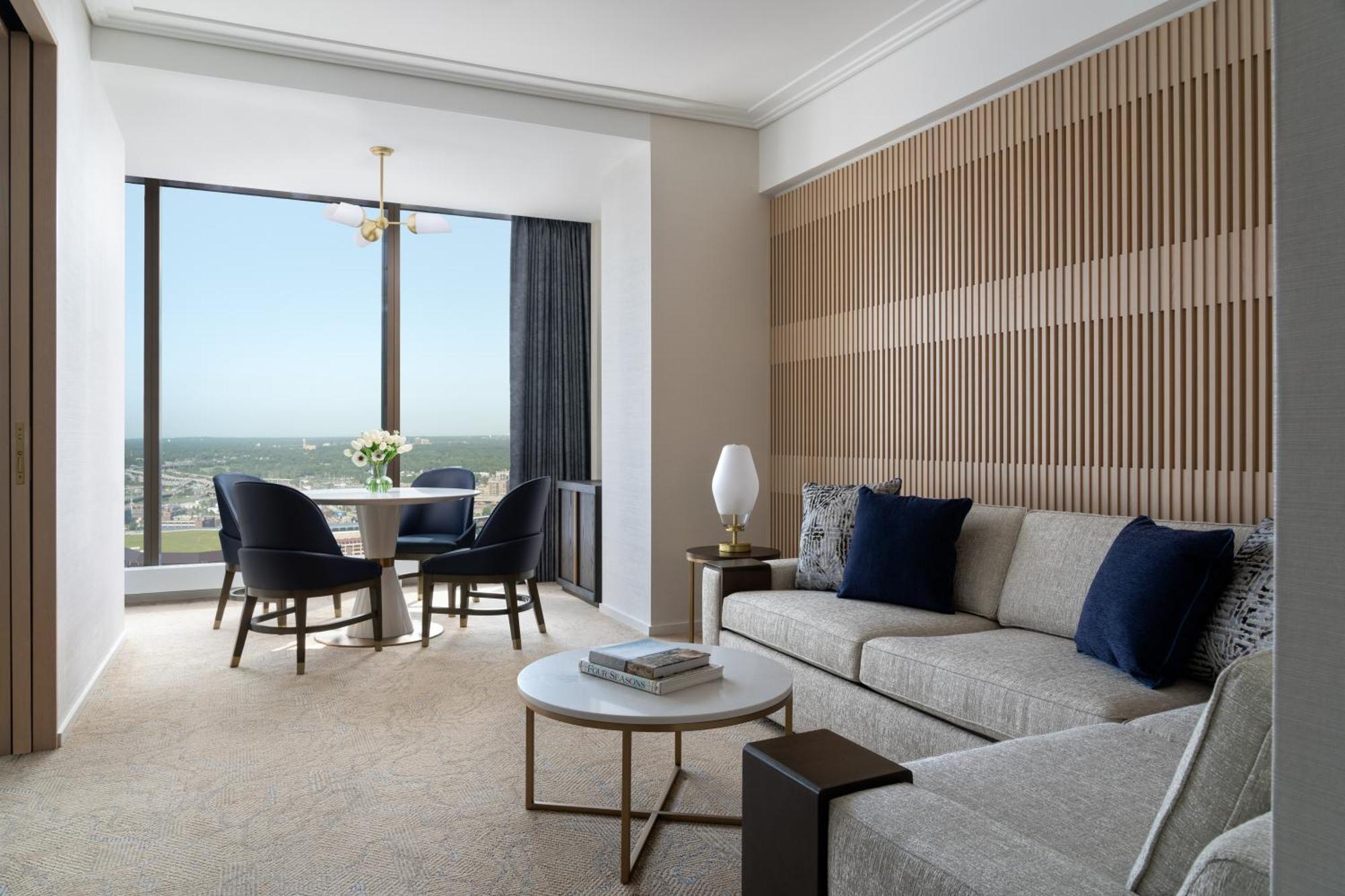 Accessible One-Bedroom Stadium Suite