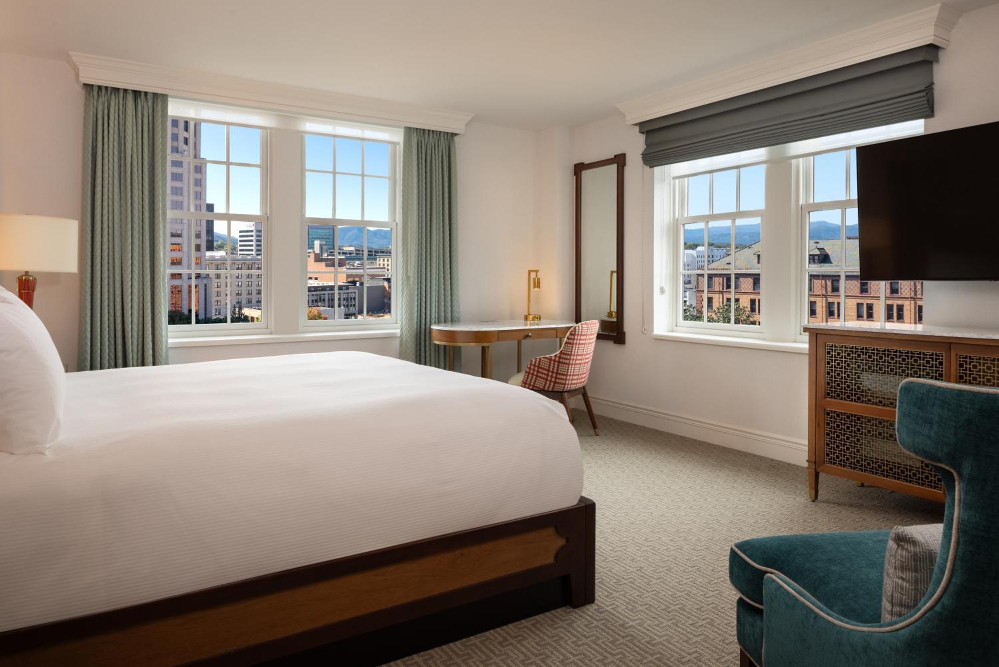 Deluxe King Corner Room