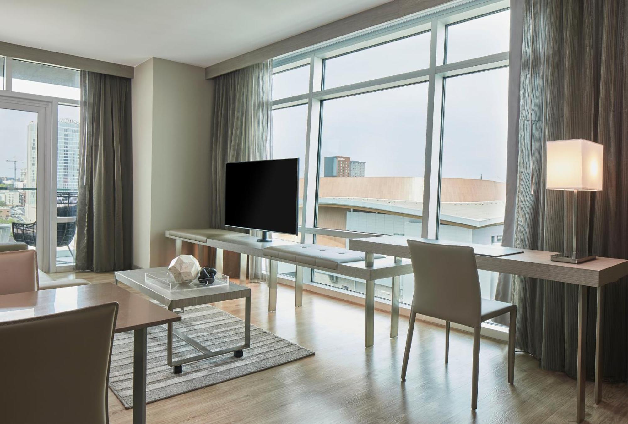 Junior Suite 1 King Bed Sofa Bed Corner Balcony High Floor,1643201327:JPEG