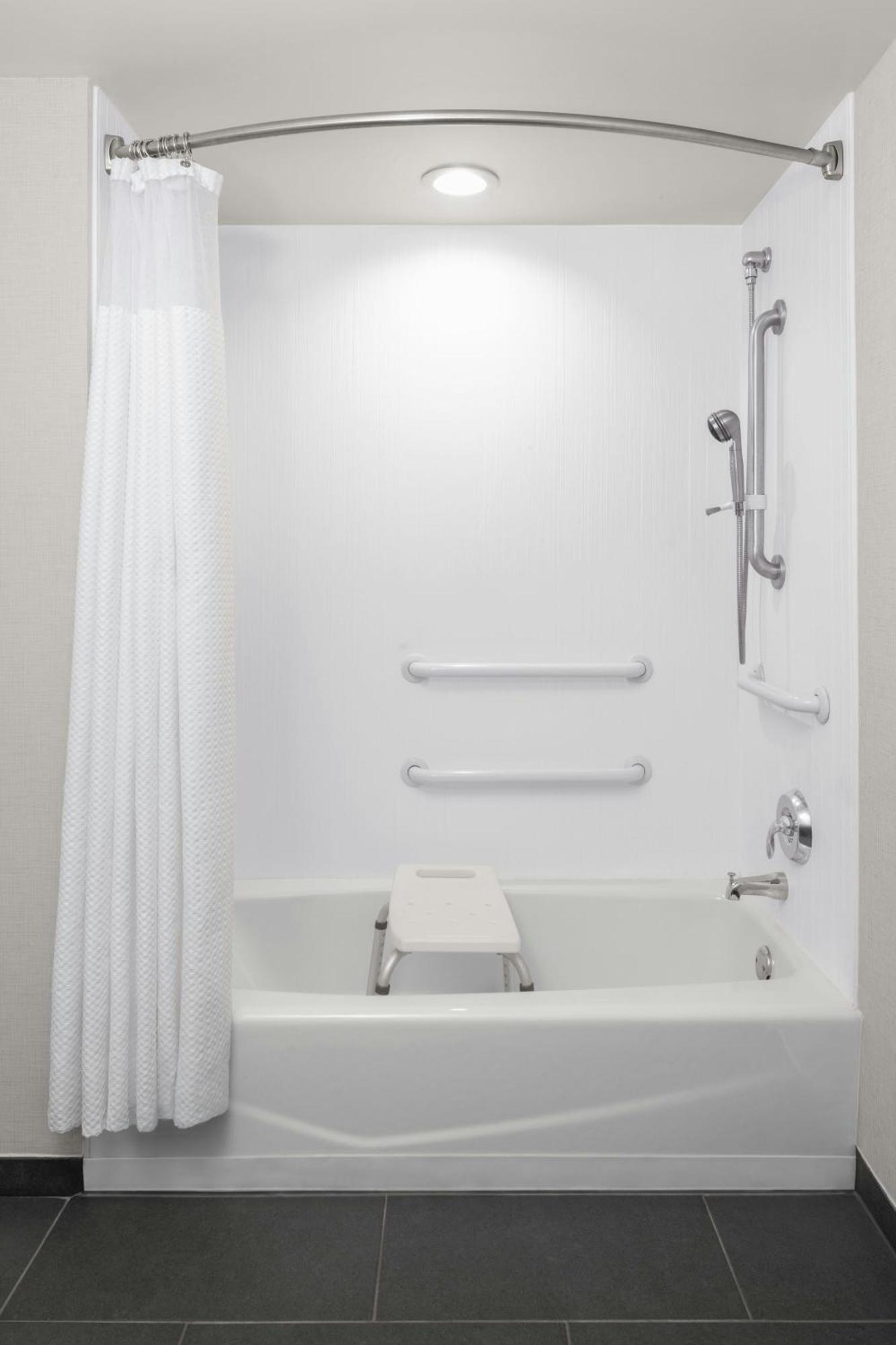King Room with Bathtub - Mobility Access/Hearing Accessible