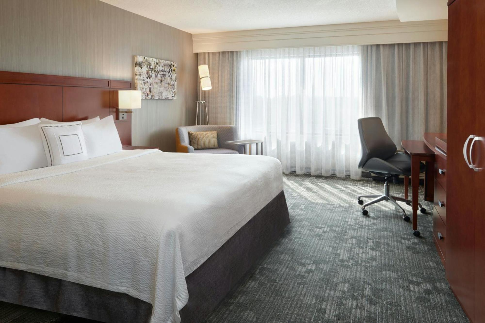 King Room Bathtub Mobility Access or Hearing Accessible,1643165257:JPEG