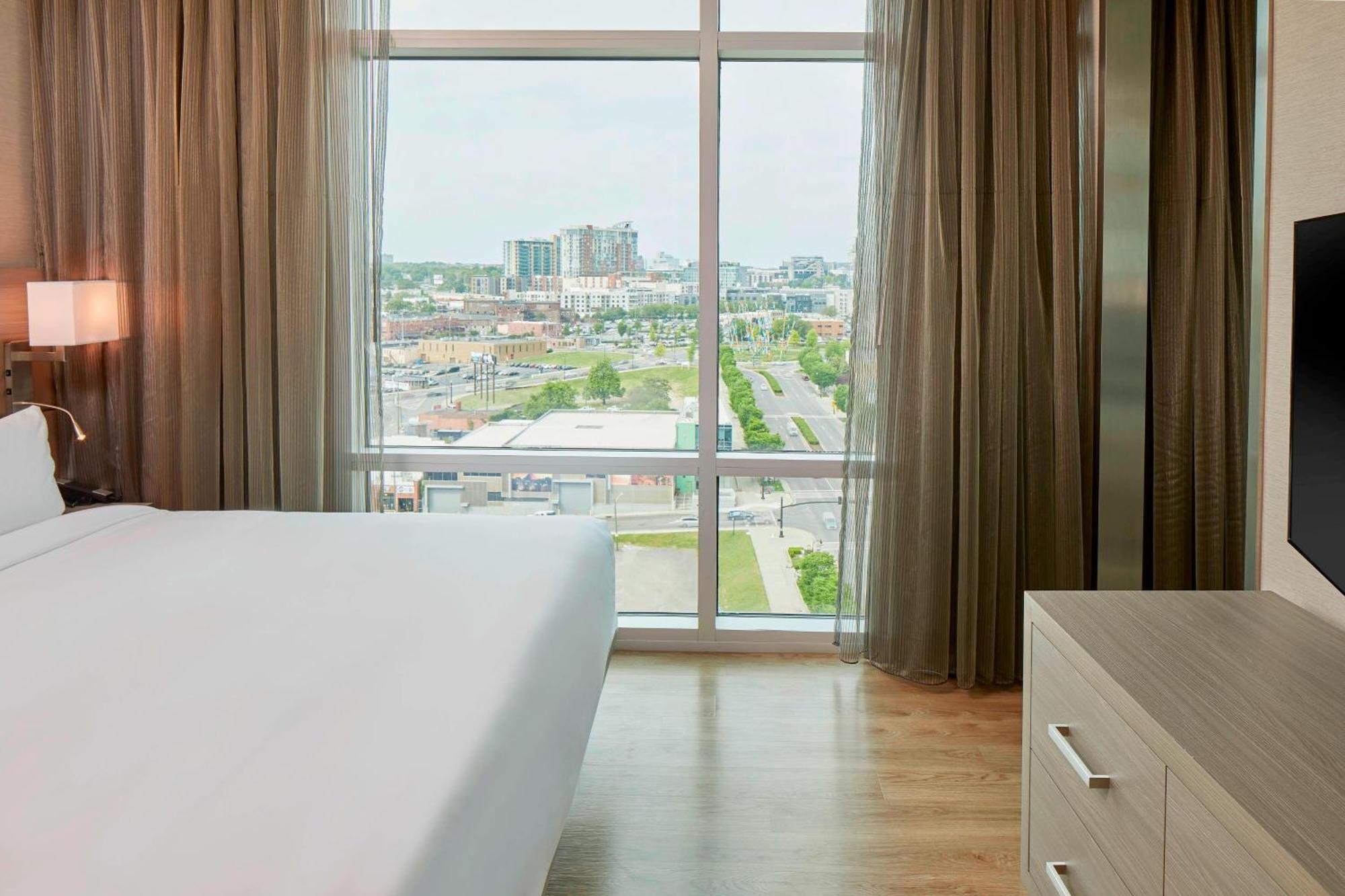 Junior Suite 1 King Bed Sofa Bed Corner Balcony,1596122638:JPEG