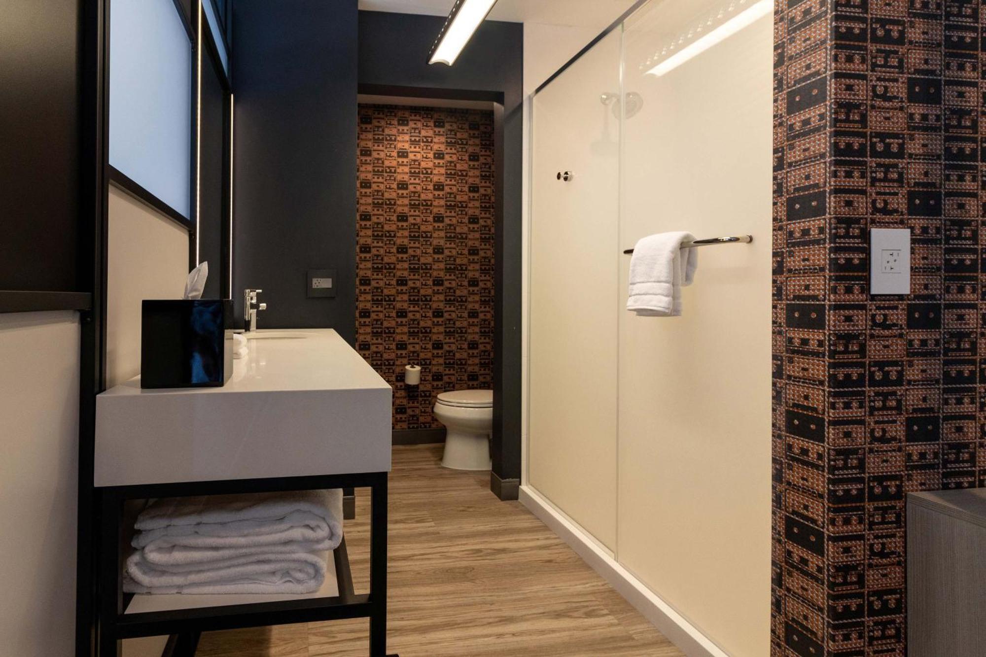 Aloft, Guest room, 1 King