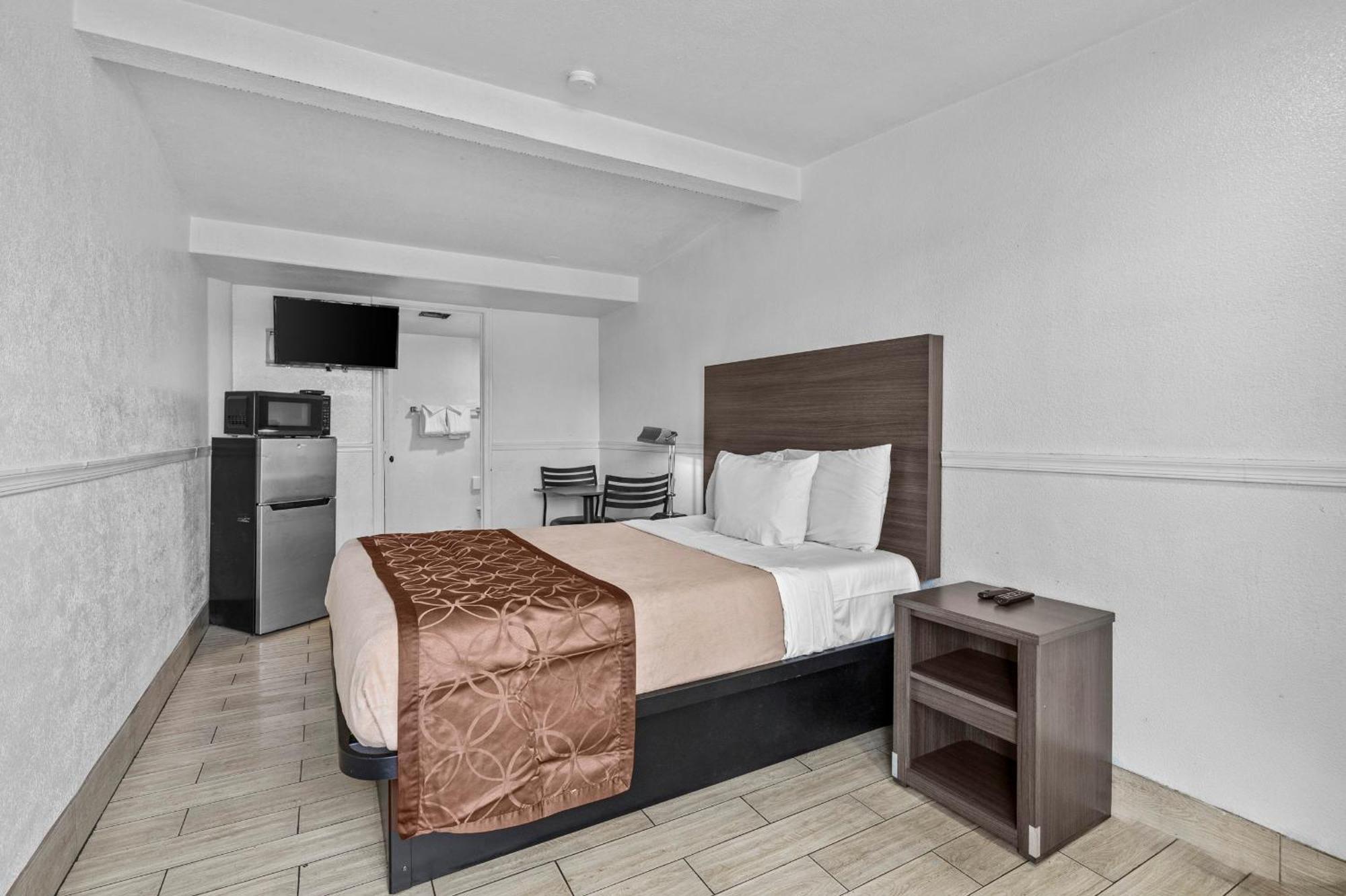 Superior Single Room 1 Queen Bed Non Smoking