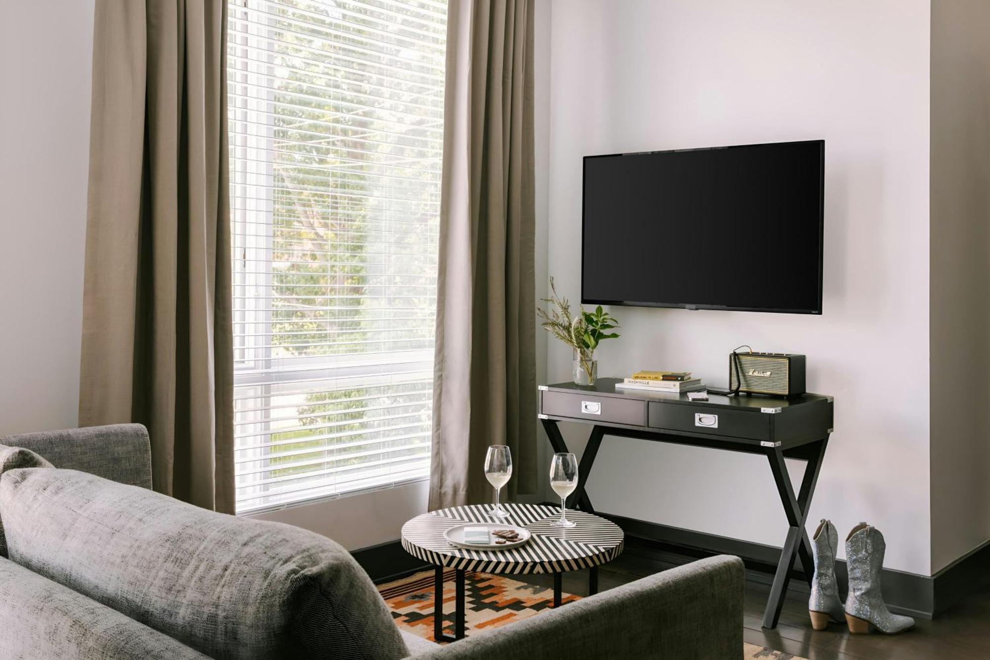 One-Bedroom Apartment with Queen Bed, Sofa Bed and Balcony