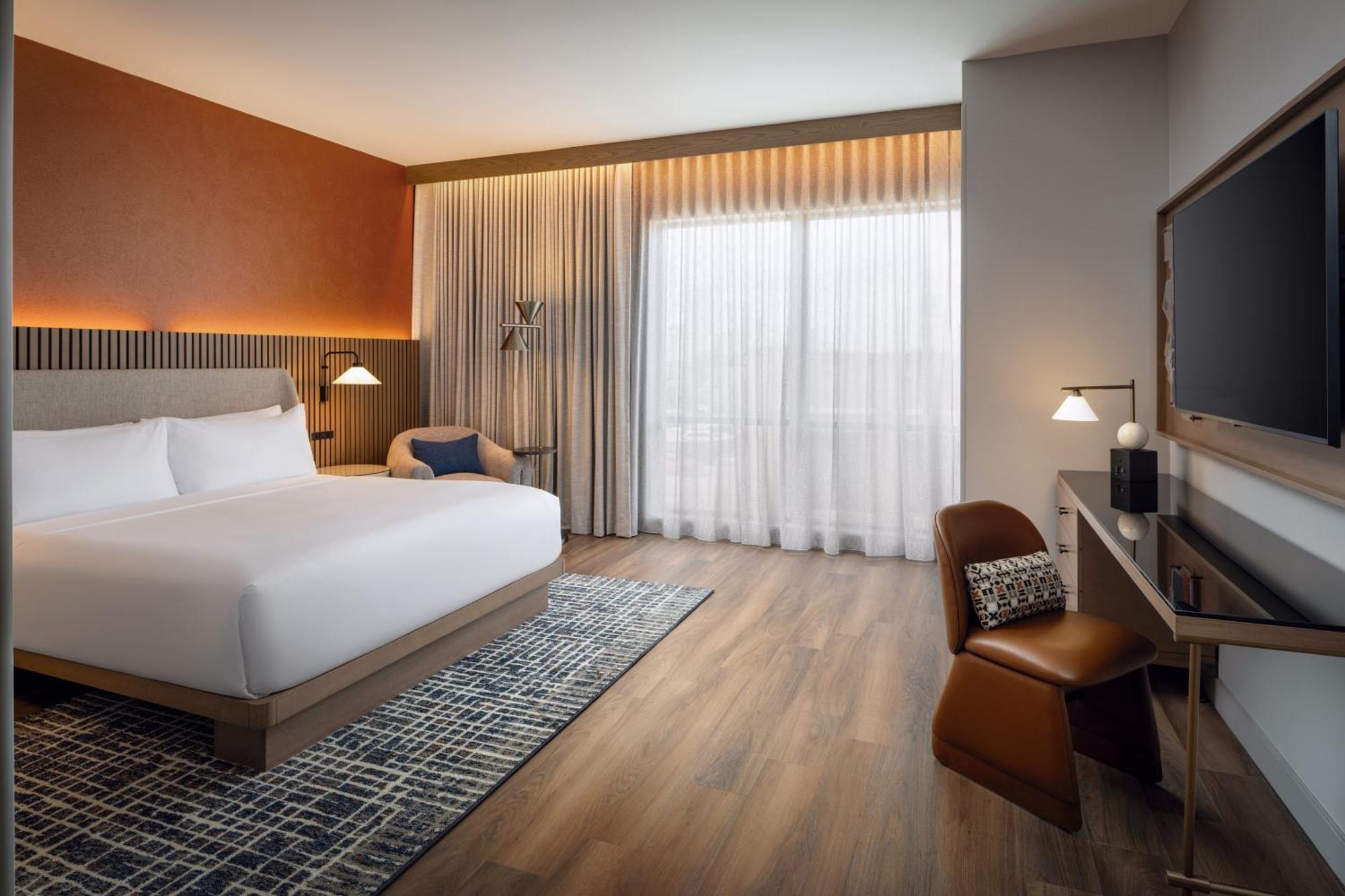 King Room with Bath Tub - Mobility Access