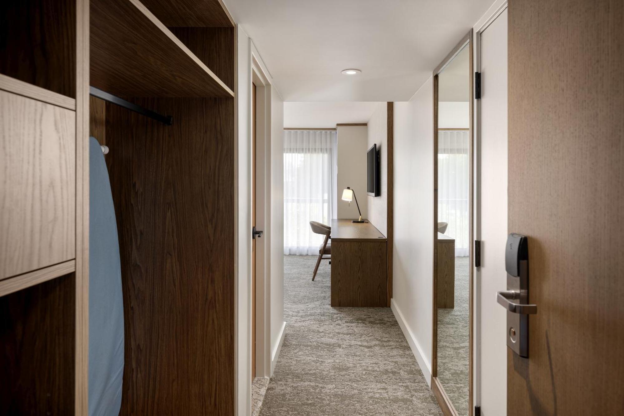Superior Corner King Room (Connecting Room)