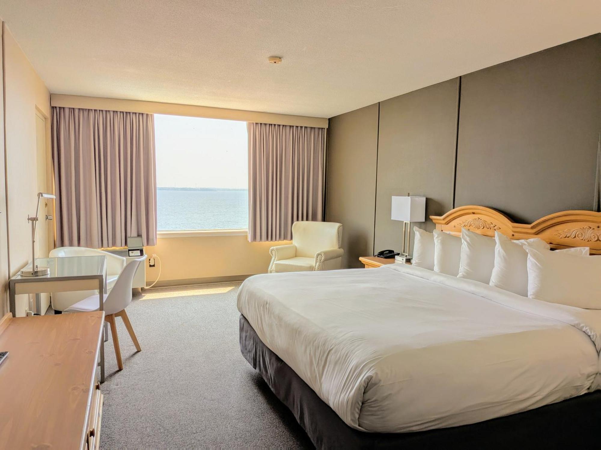 King Room Lake View,1693282169:JPEG