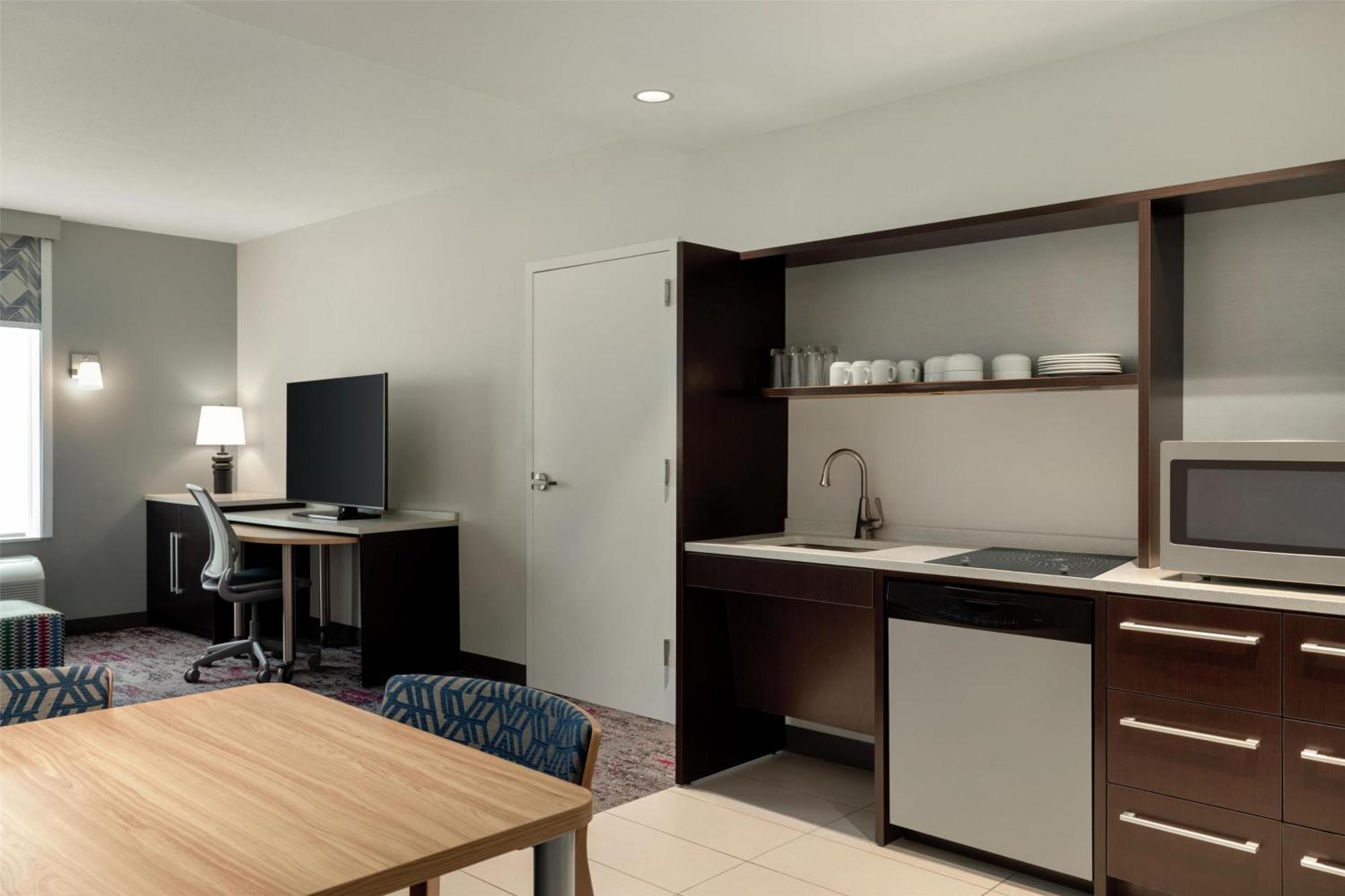 King Suite - Mobility Access/Non-Smoking