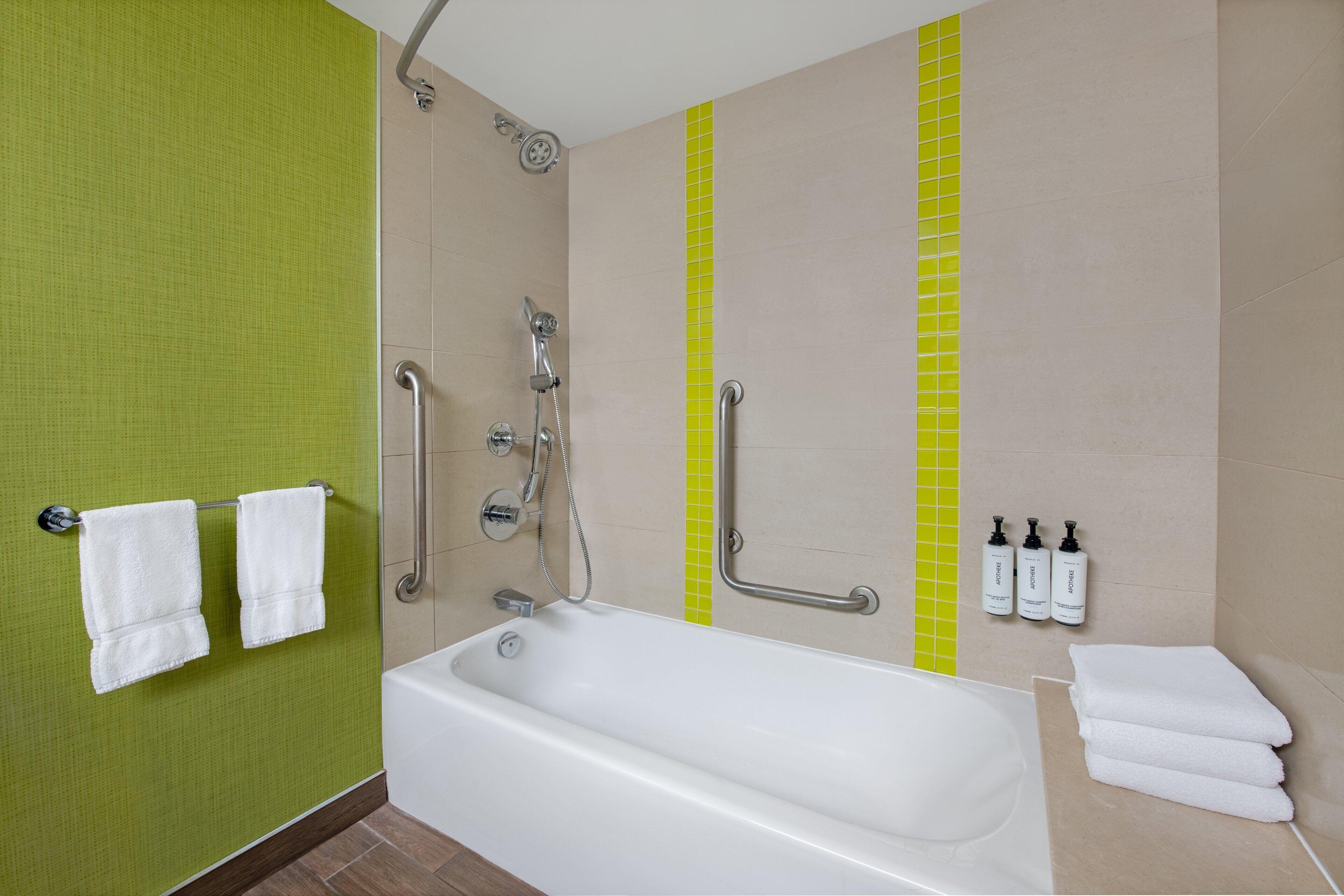 King Room Mobility Access Tub or Non-Smoking,1500168391:JPEG