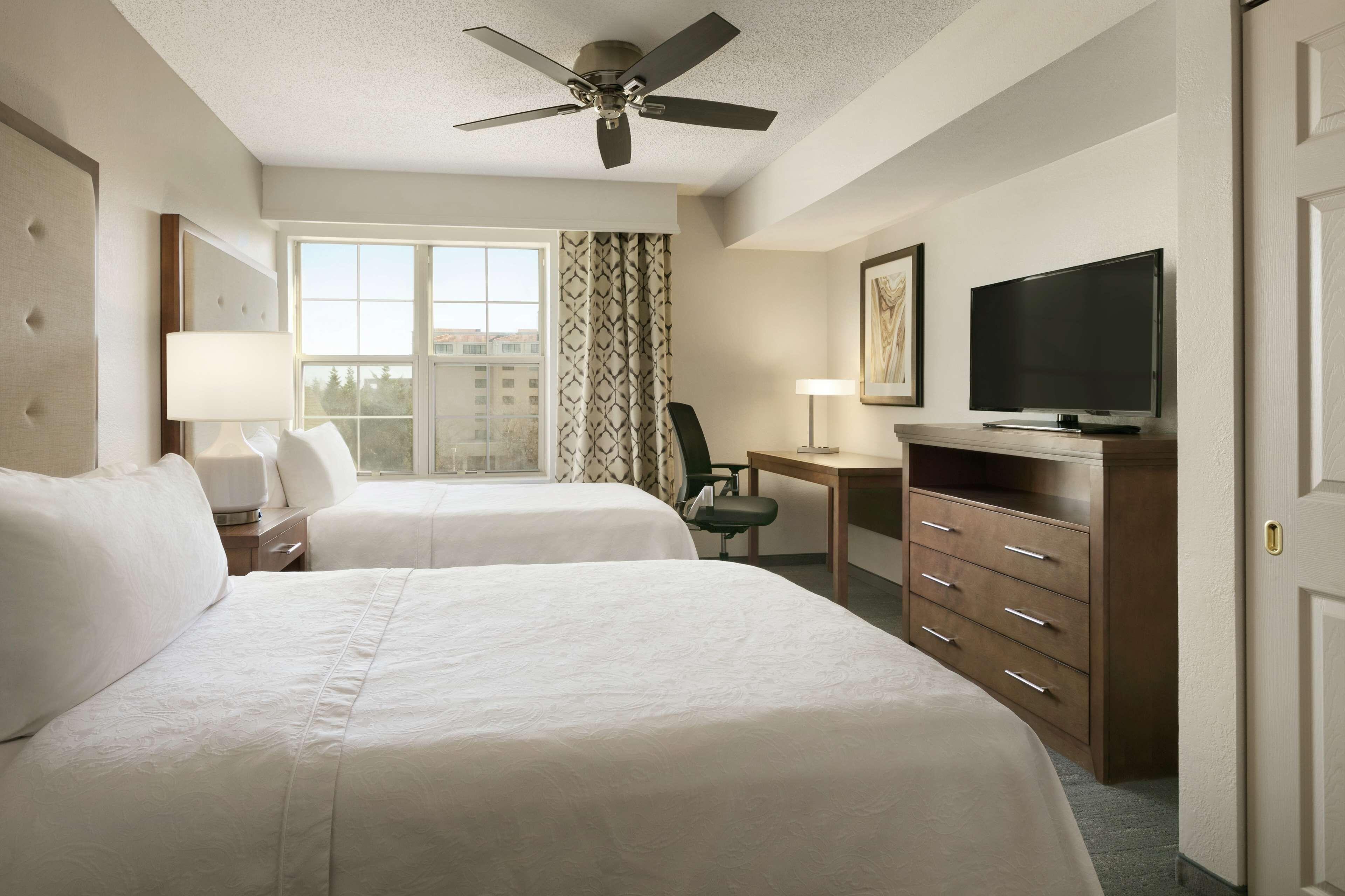 Two-Bedroom Suite One King Two Double Beds Non-Smoking,1707994250:JPEG