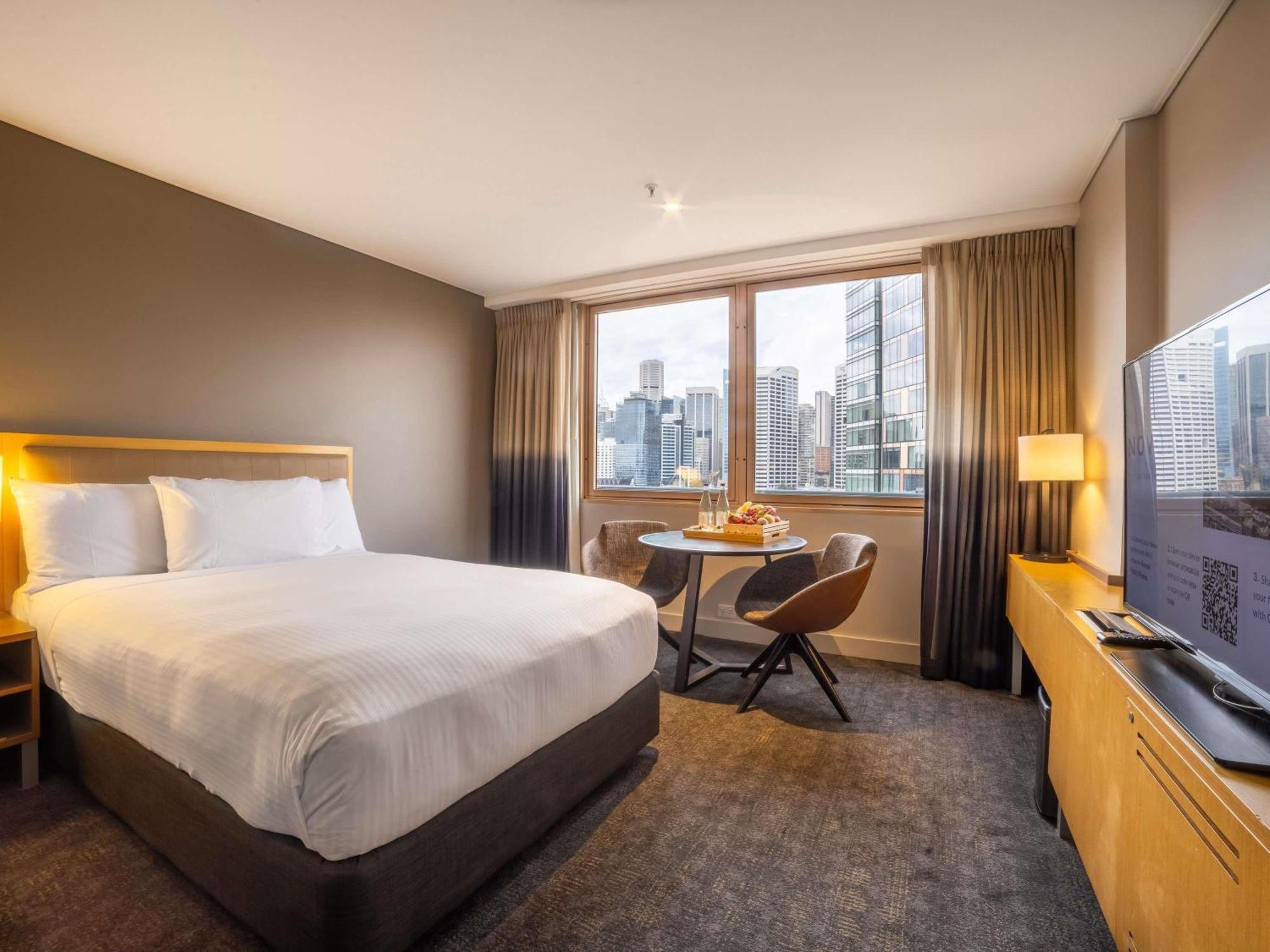 Deluxe Room, 1 Queen Bed, City Skyline