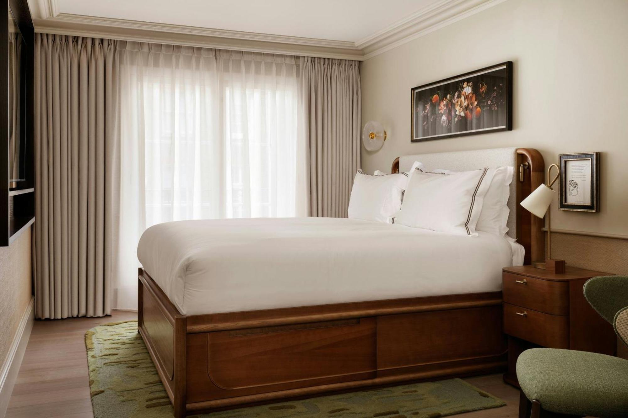 Salon King Room