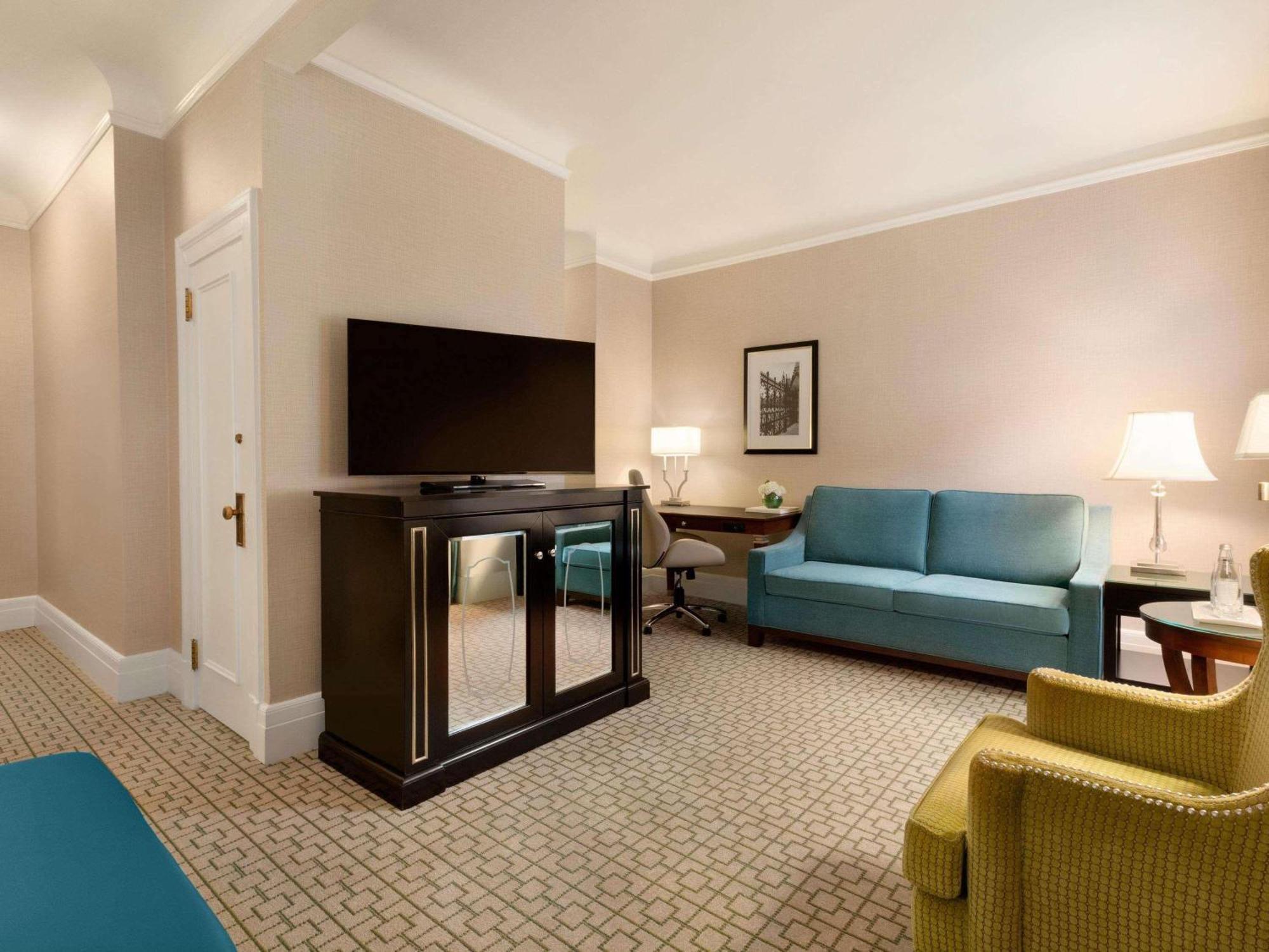 Deluxe King Room