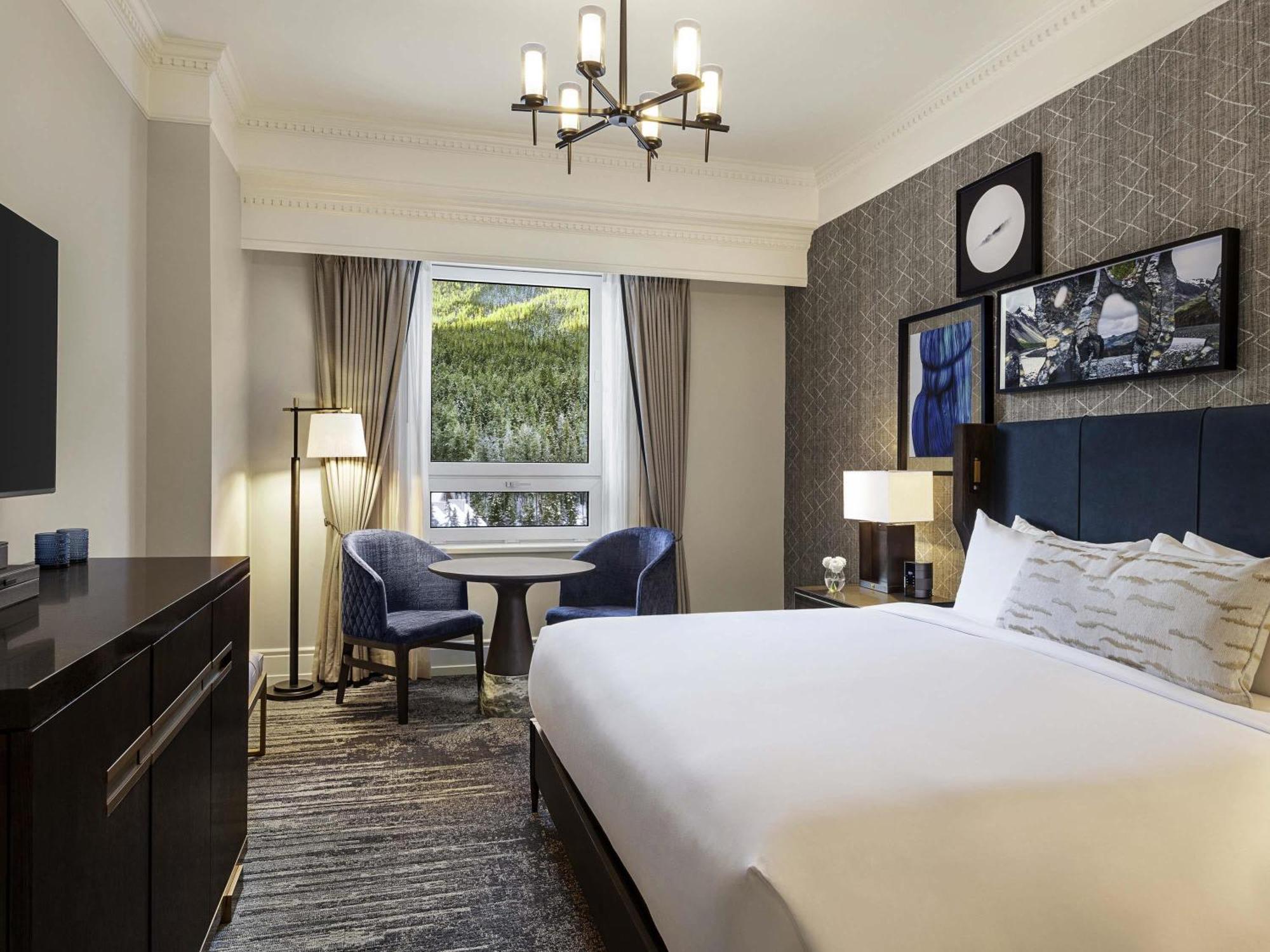 Fairmont 1 Queen Room