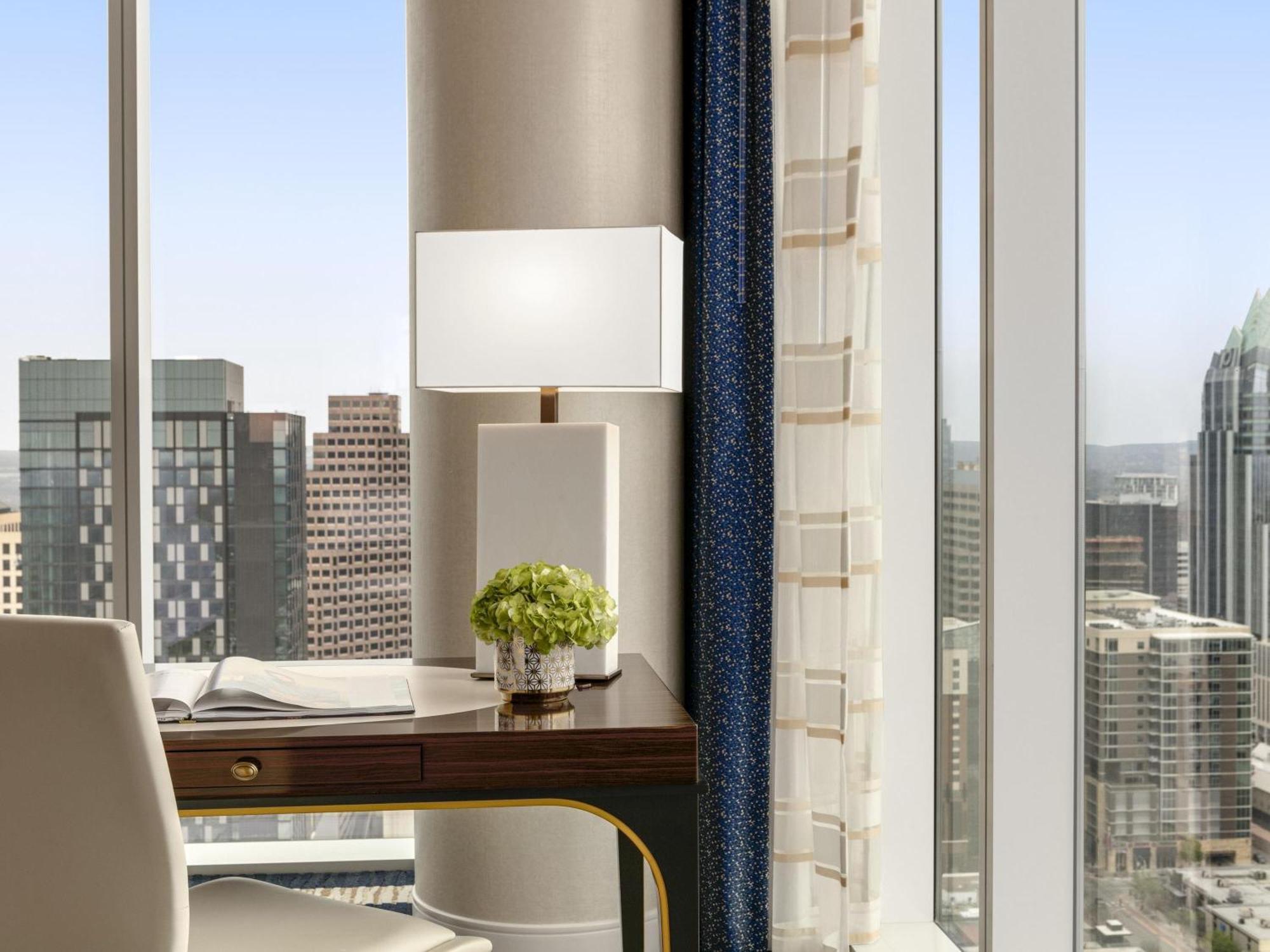 Signature Corner Queen Room with Two Queen Beds and Skyline View