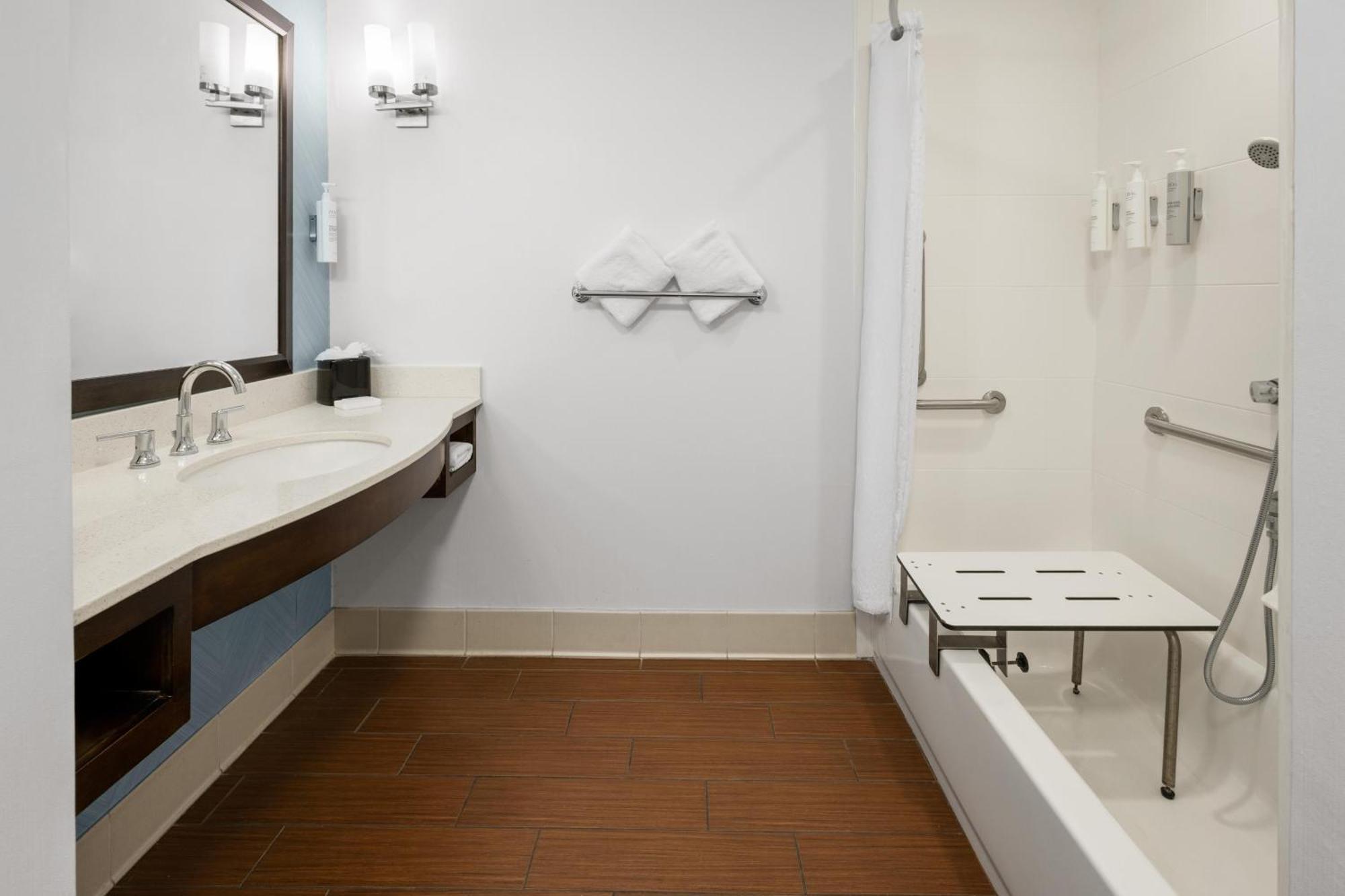 Queen Room with Two Queen Beds - Mobility Access