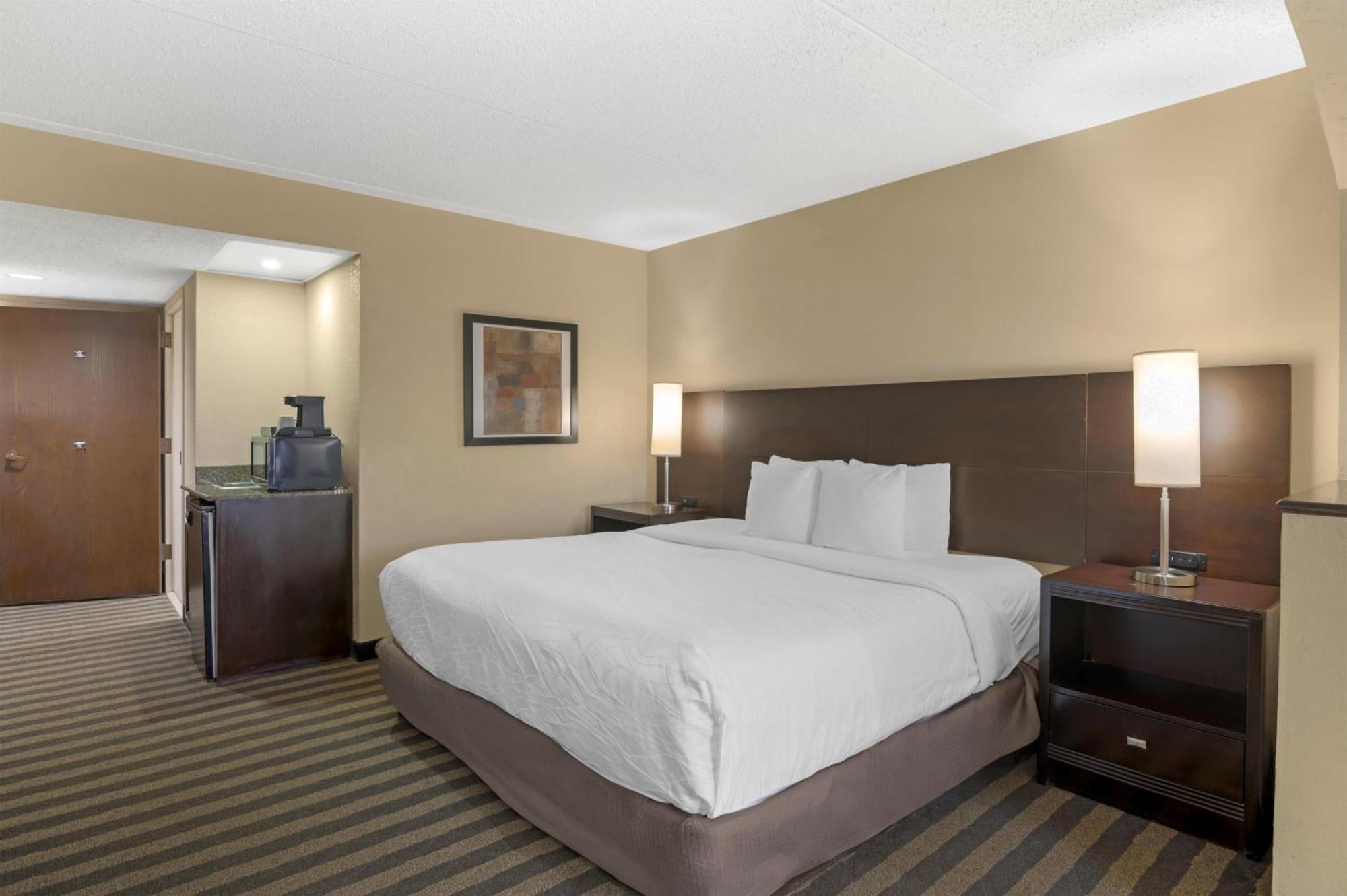 King Room with Roll-in Shower - Disability Access/Non-Smoking