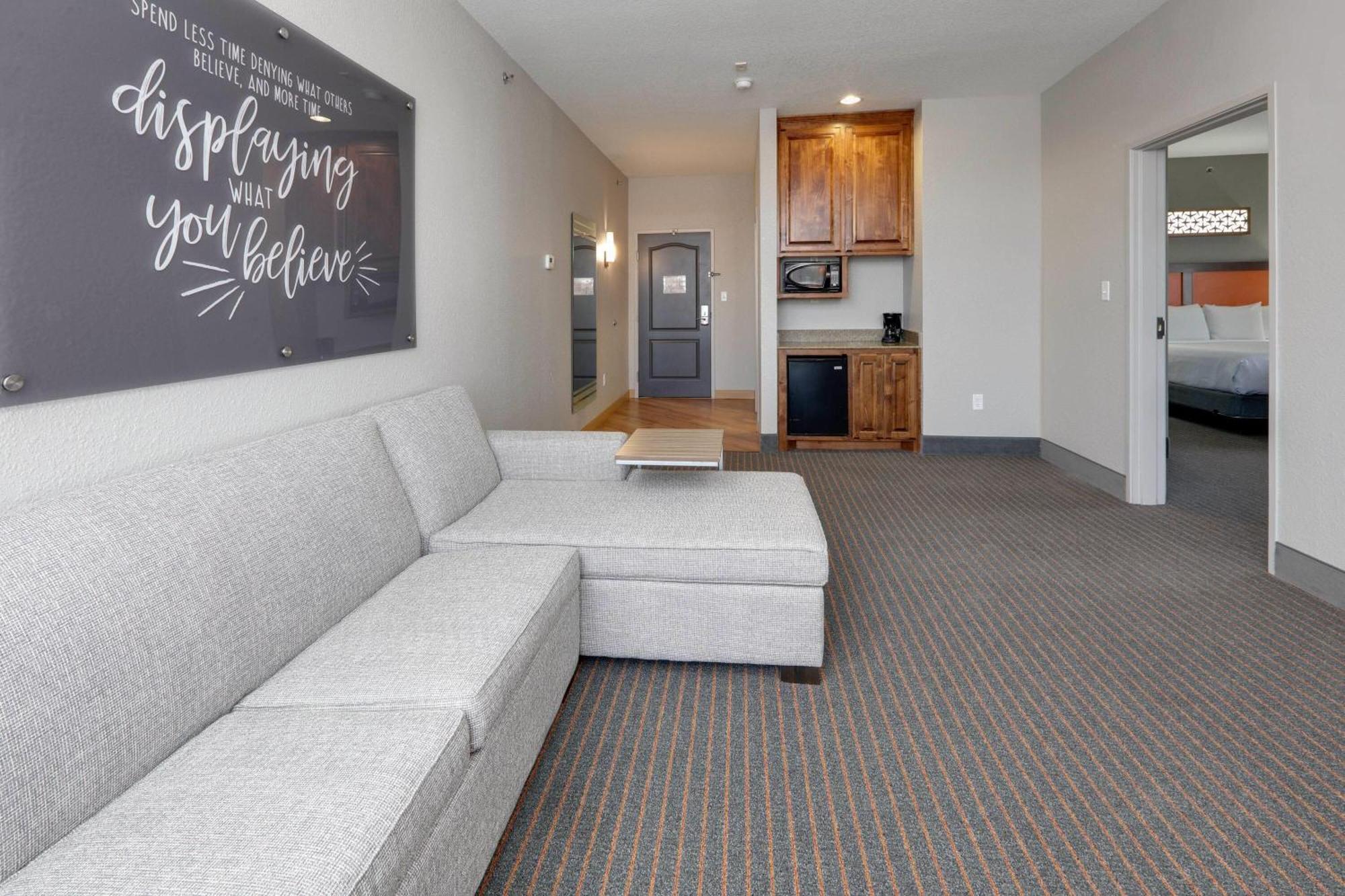 One-Bedroom King Suite with Sofa Bed - Non-Smoking