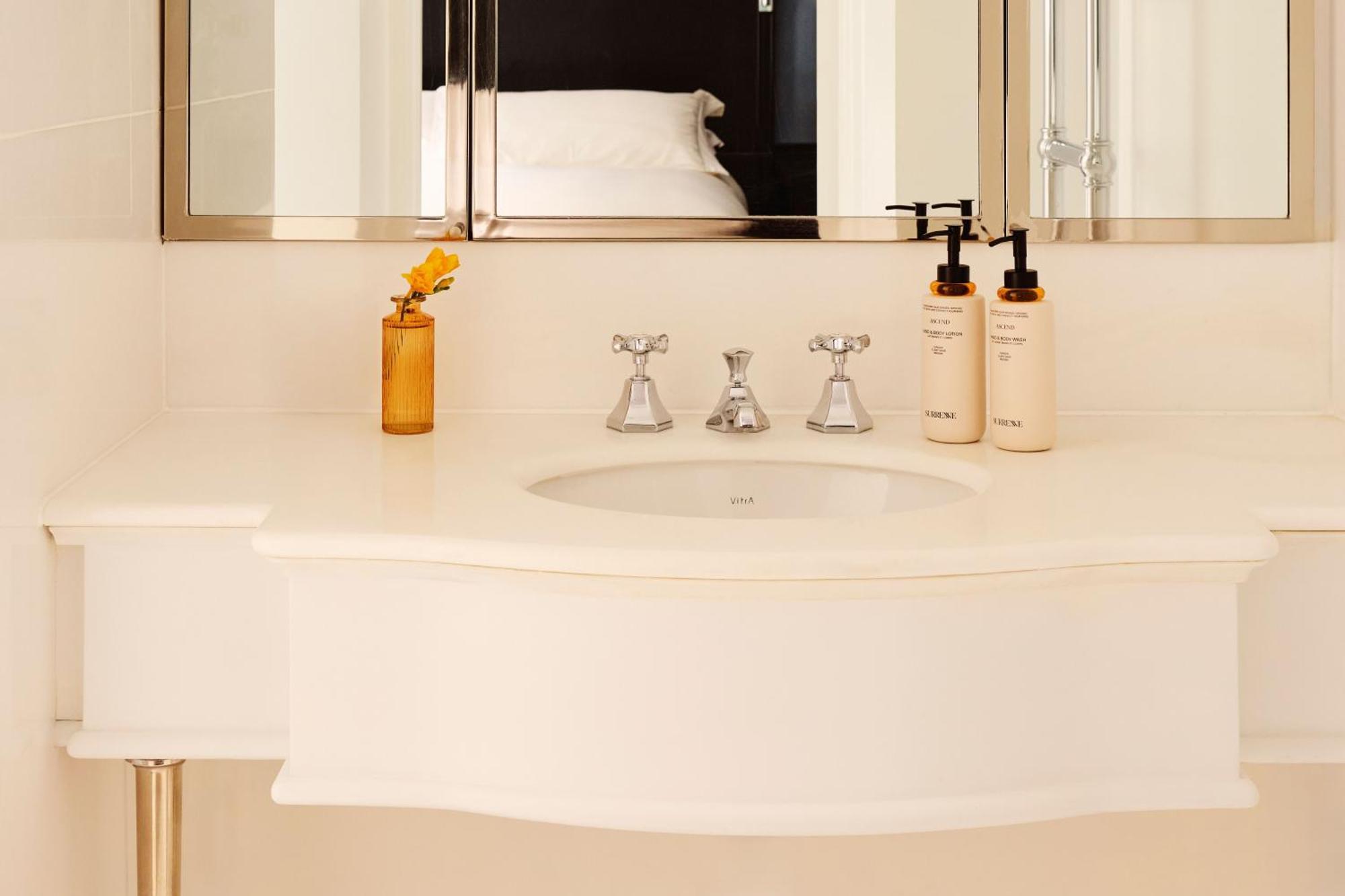 Deluxe Room,1742627197:JPEG