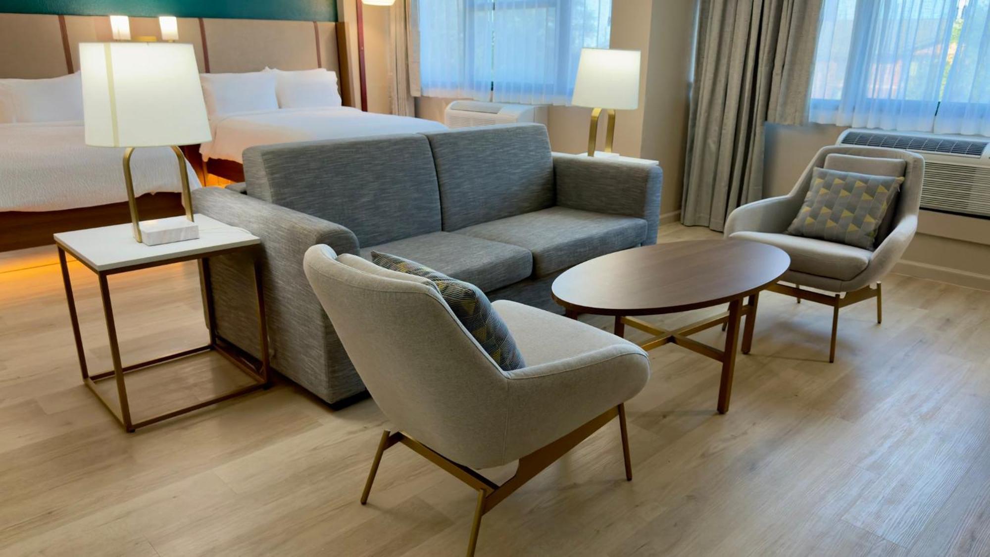 Queen Suite - Top Floor