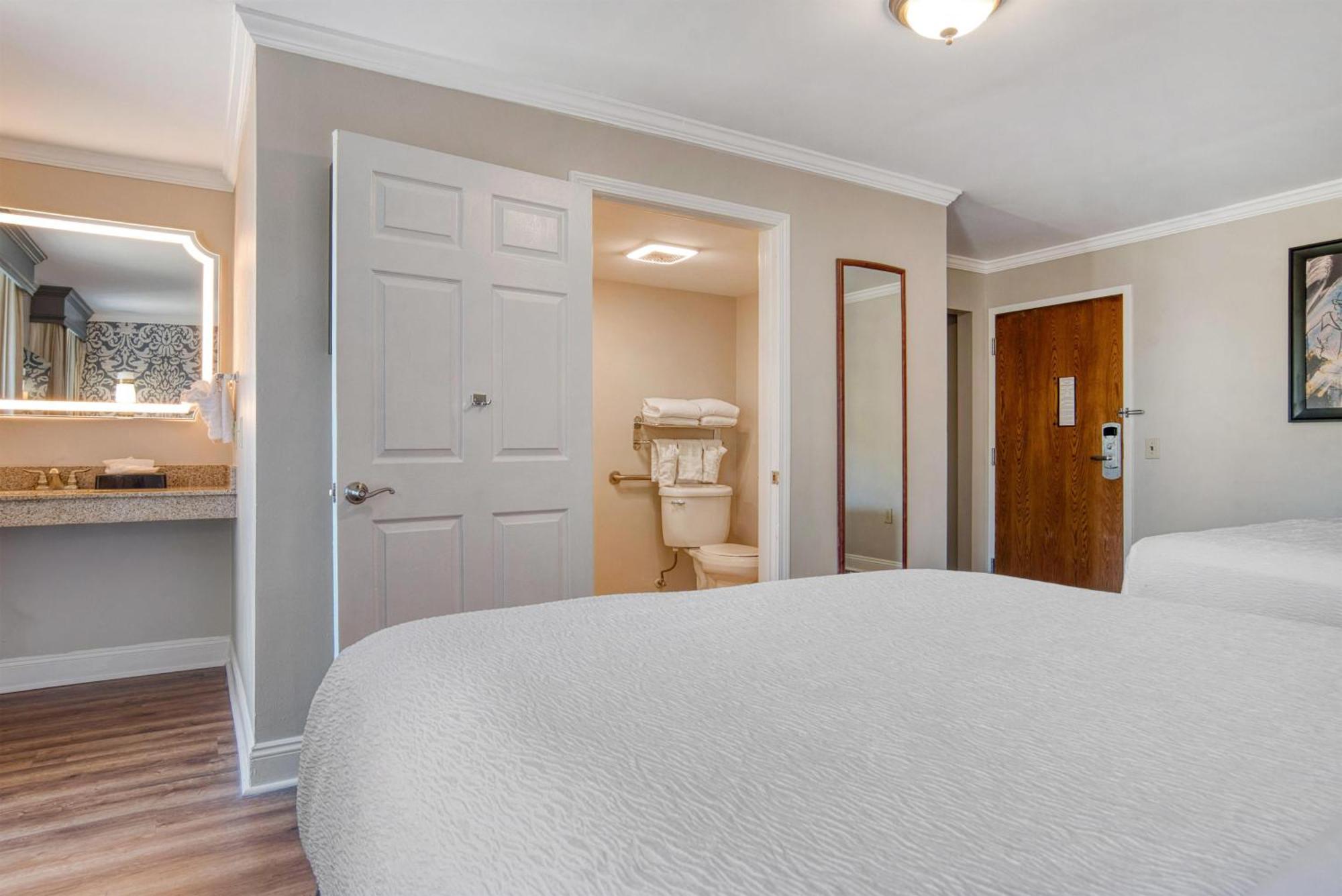 Double Room with Two Double Beds - Accessible