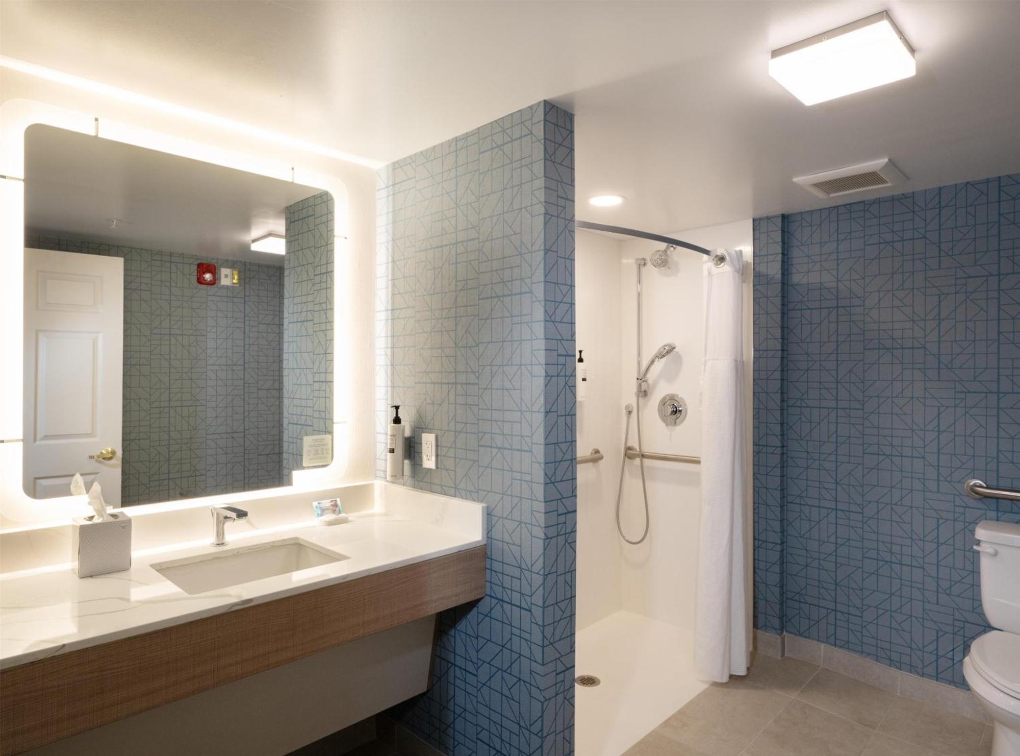 Two-Bedroom Suite Hearing Accessible or Non-Smoking,1746845726:JPEG