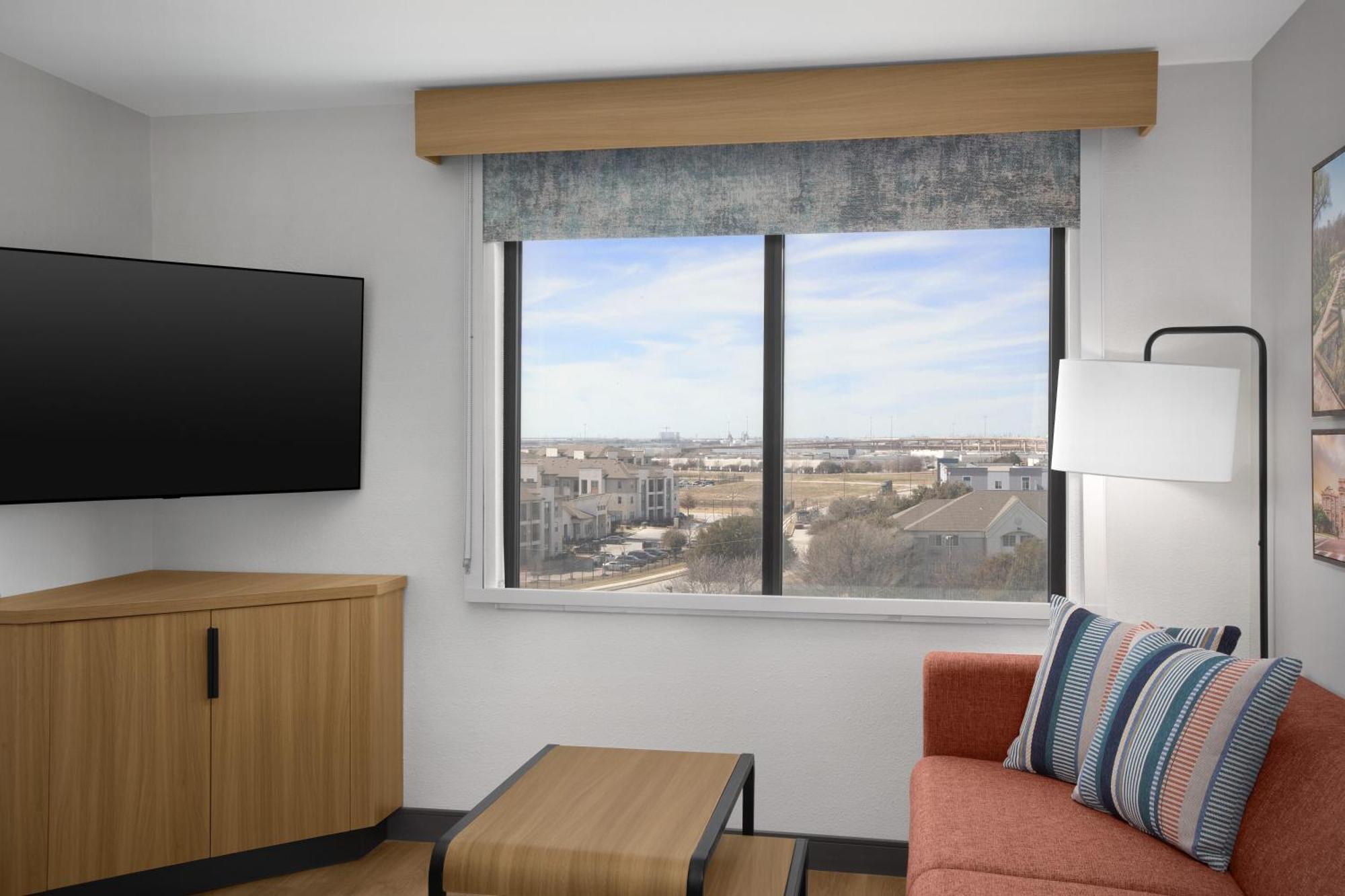 One-Bedroom King Suite - Non-Smoking
