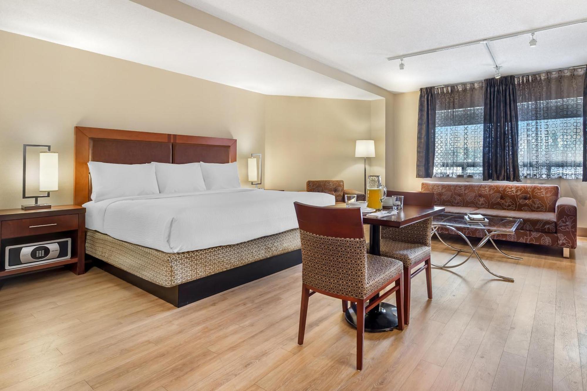 Executive King Room - Non-Smoking,1756511630:JPEG