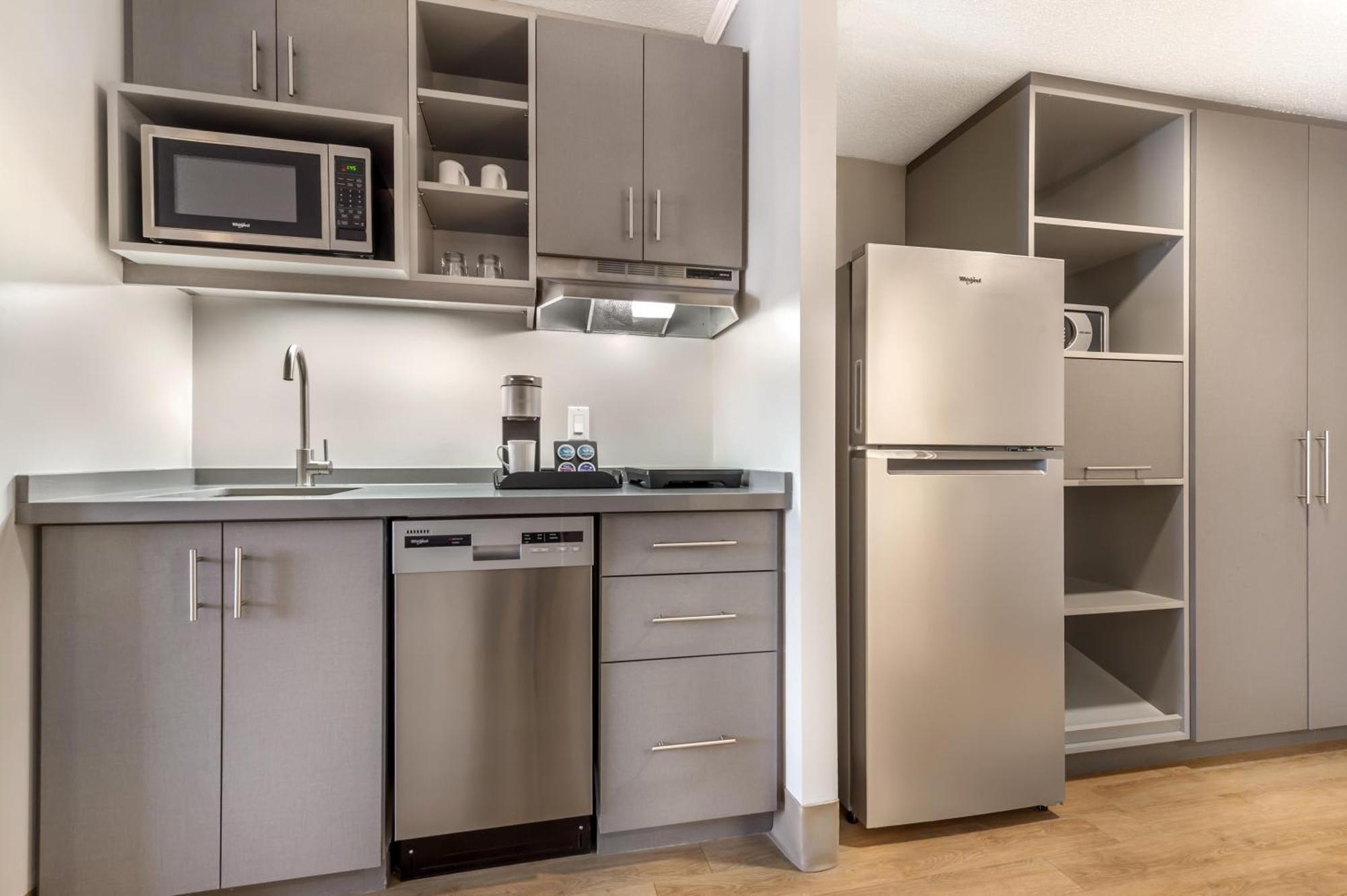 King Room with Kitchenette - Non-Smoking,1756511679:JPEG