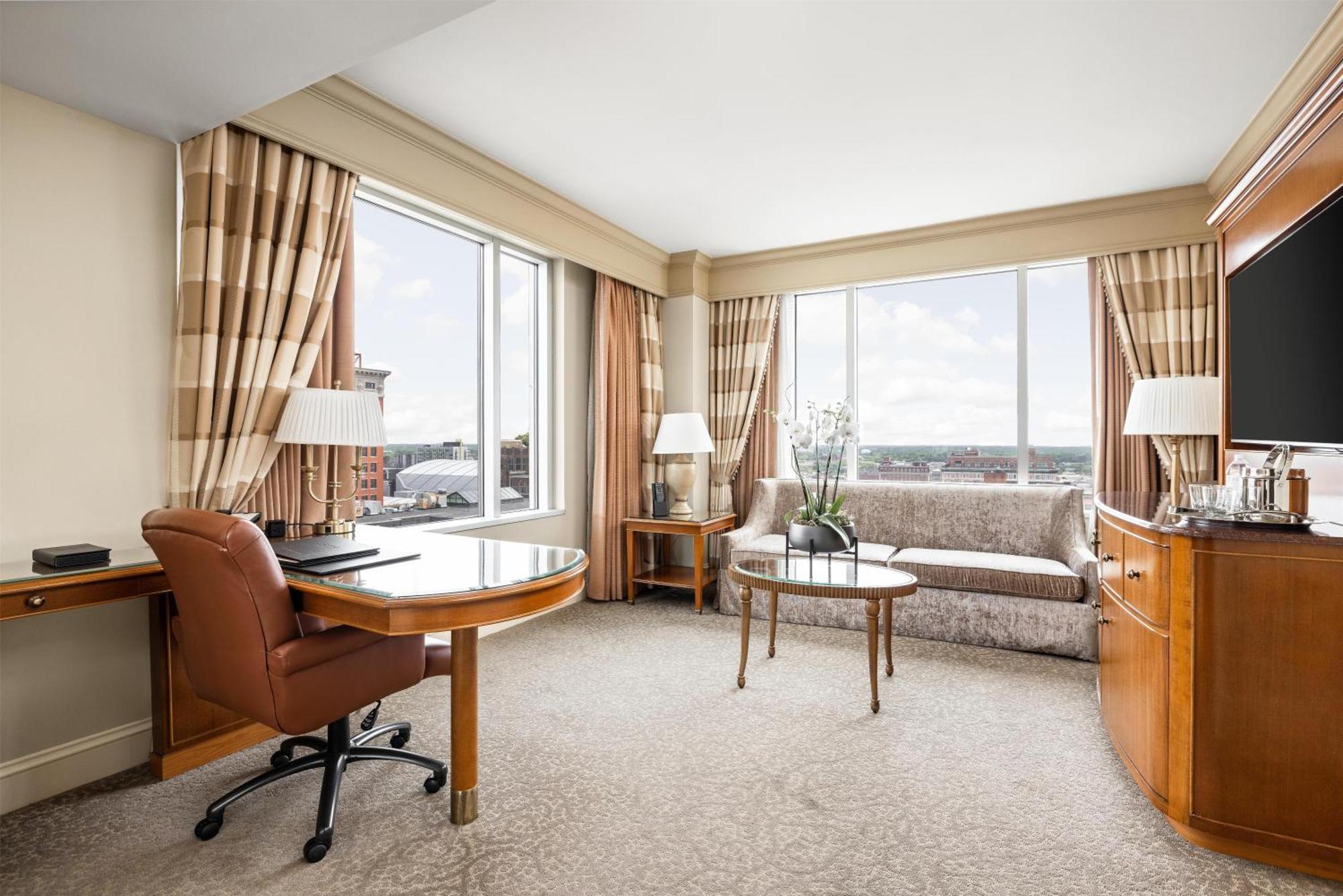 One-Bedroom Corner King Suite