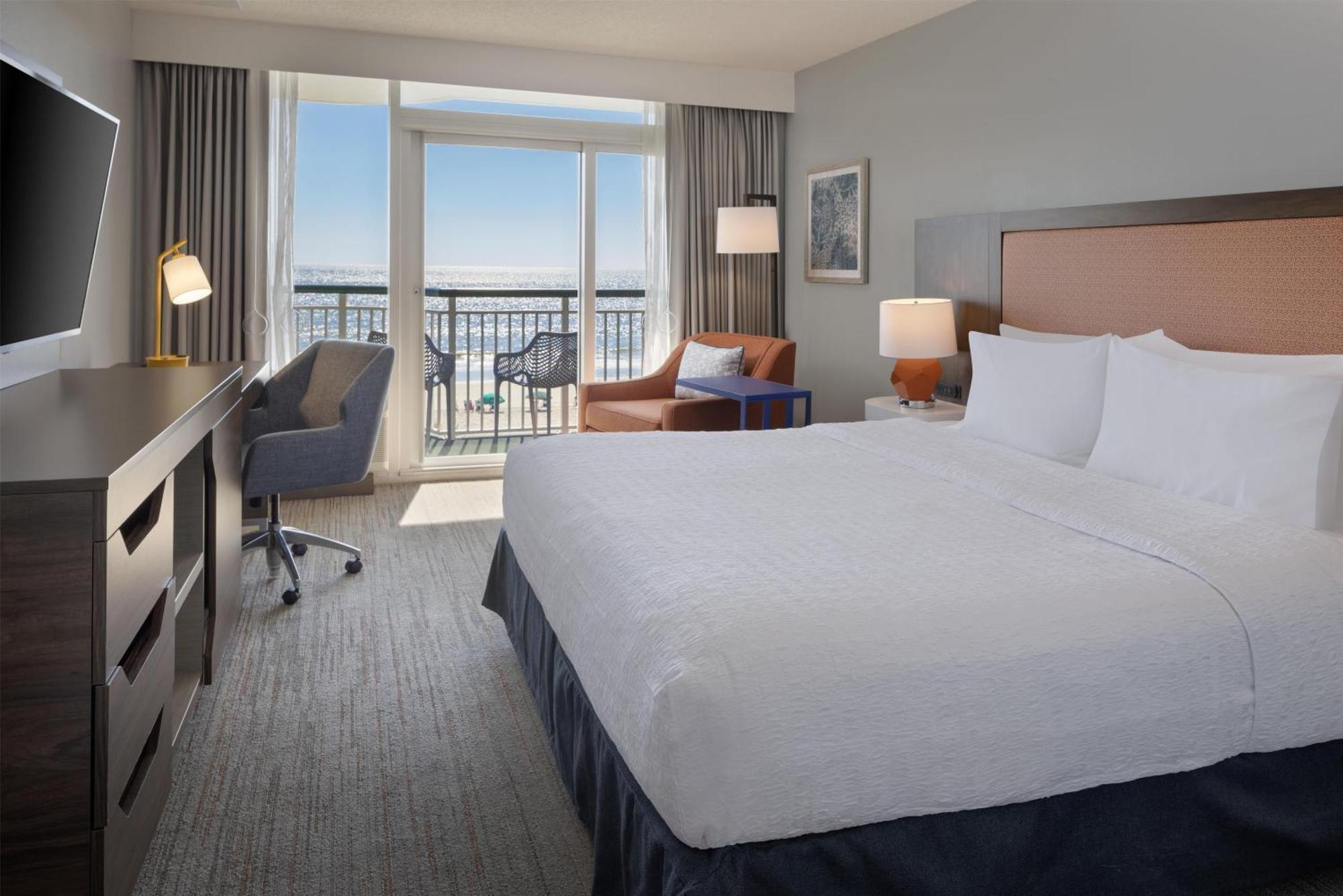 1 King Oceanfront Mobility Access w/RI Shwr