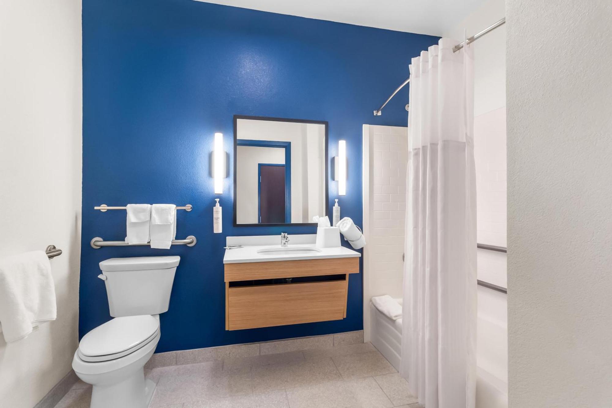 King Room with Sofa Bed and Bathtub - Mobility/Hearing Access