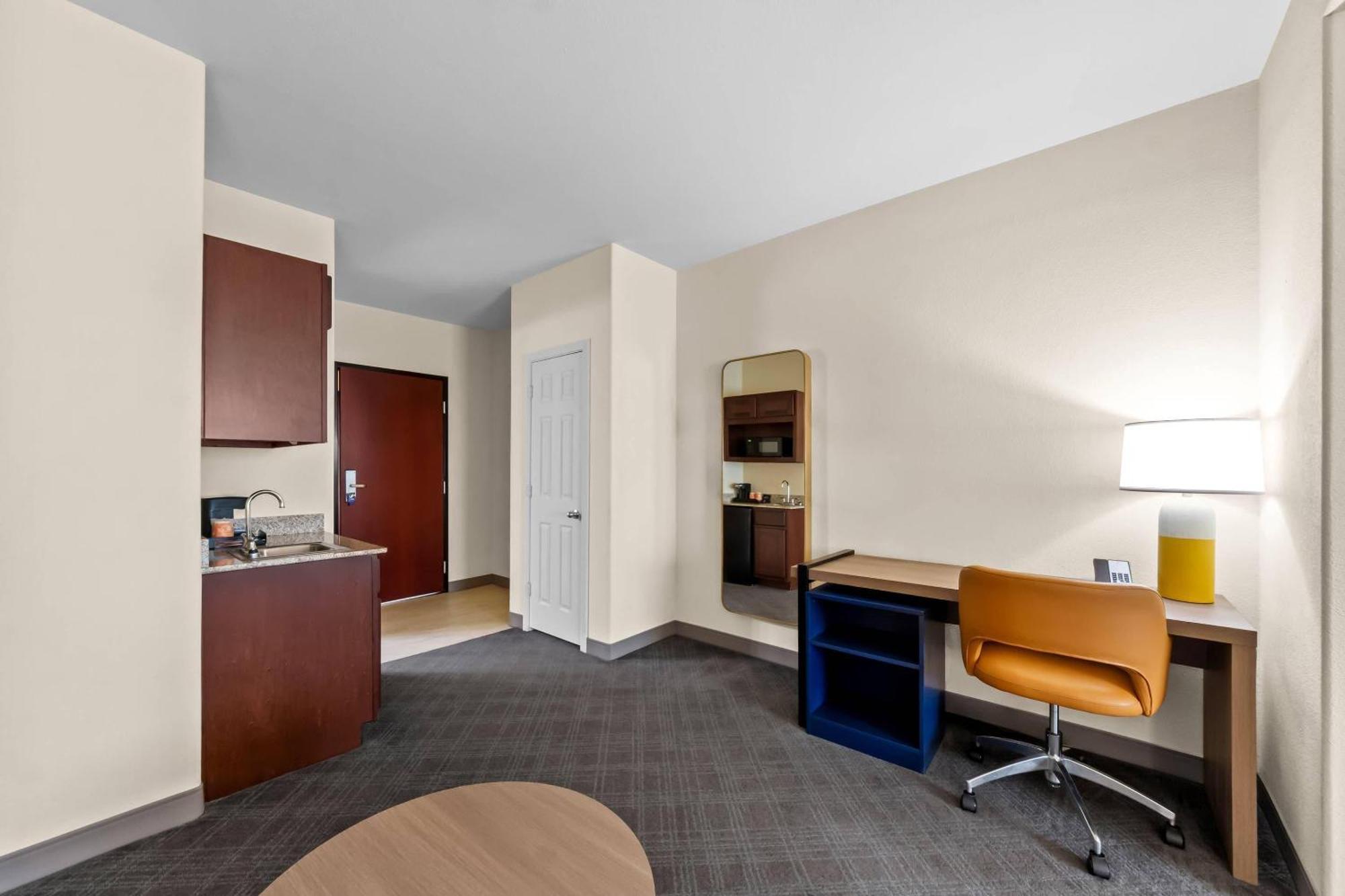 King Suite - Accessible/Non-Smoking