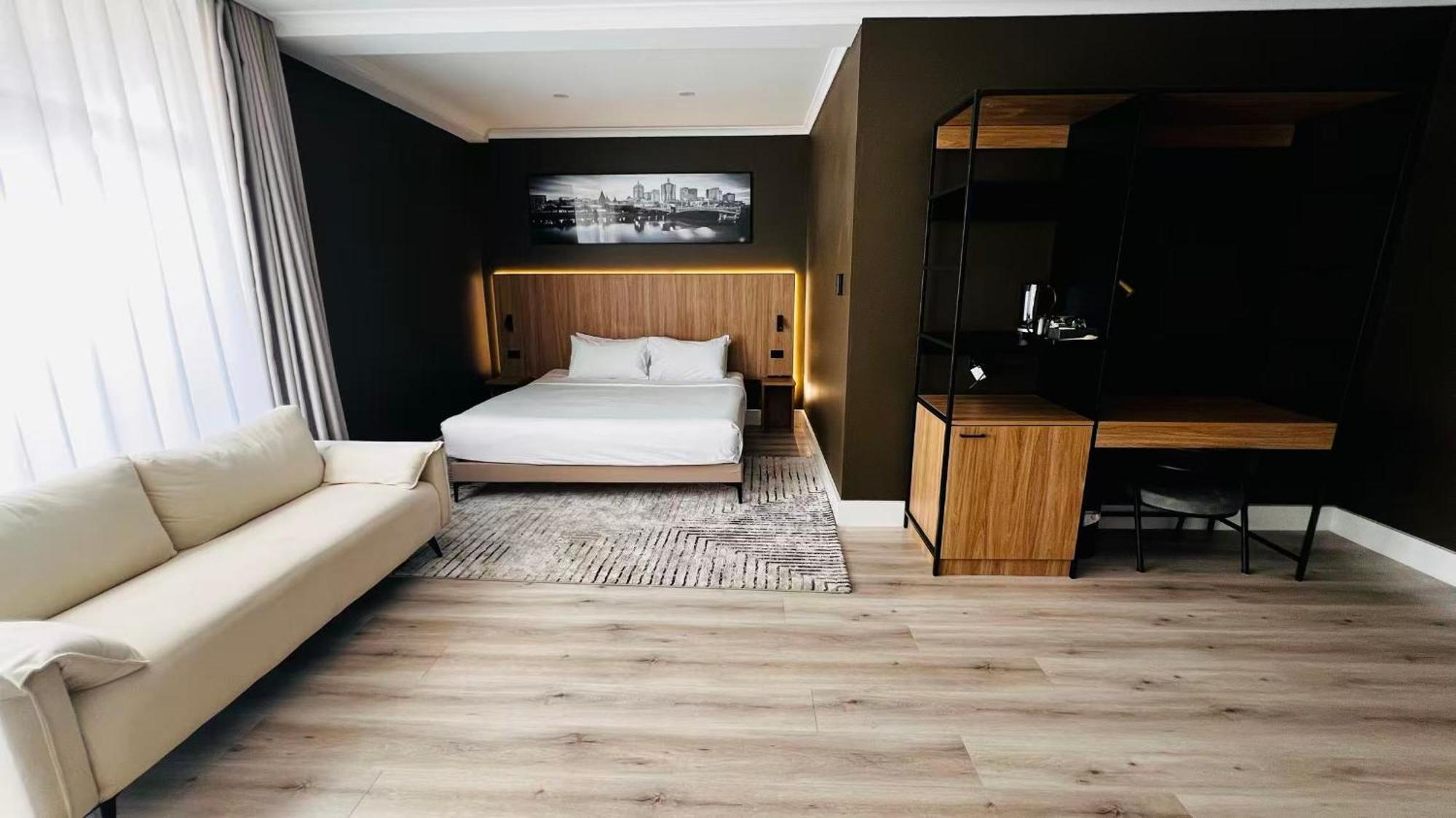 Junior Suite with Pool View