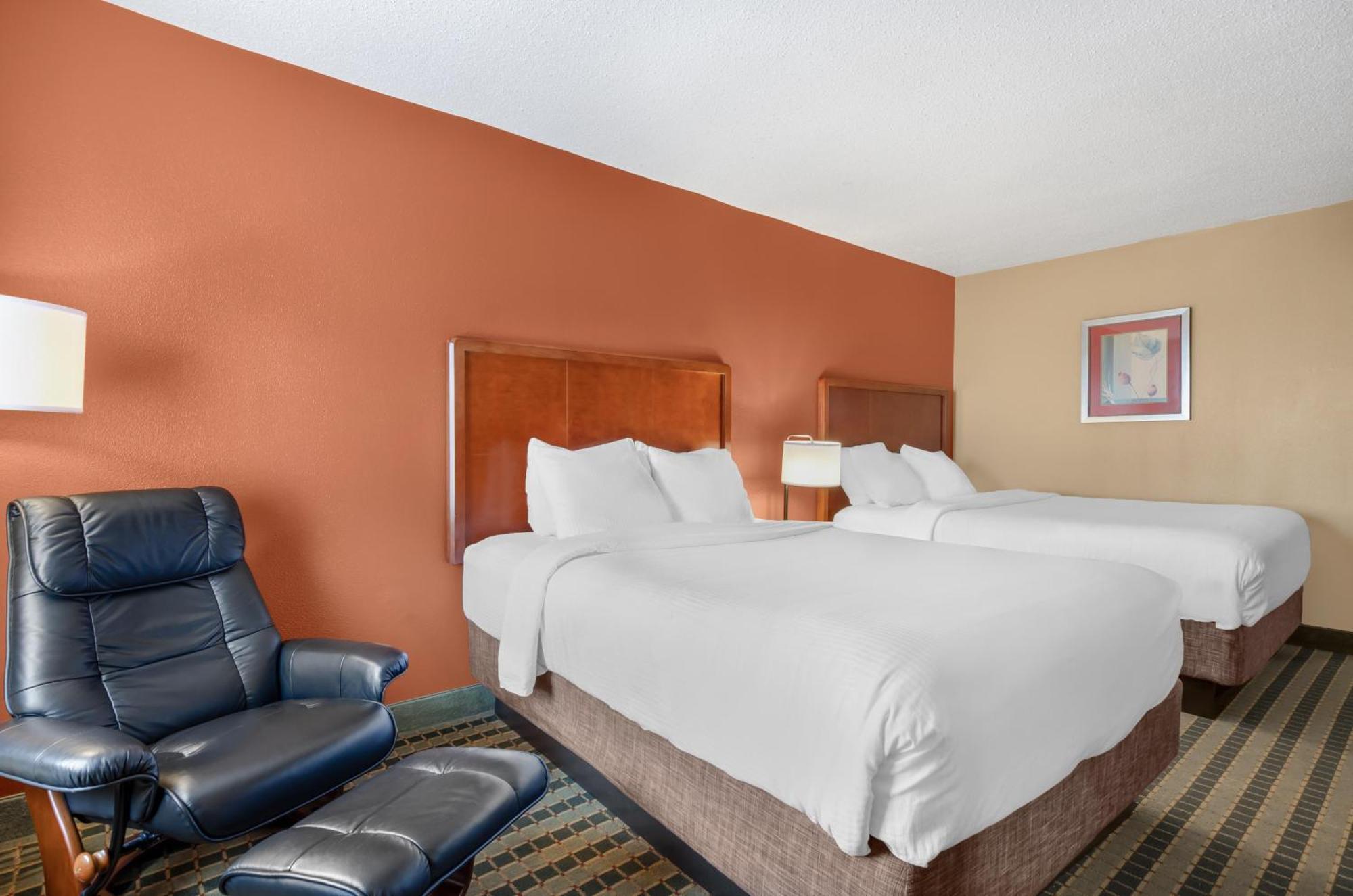 Queen Room with Two Queen Beds and Bath Tub - Disability Access/Non-Smoking